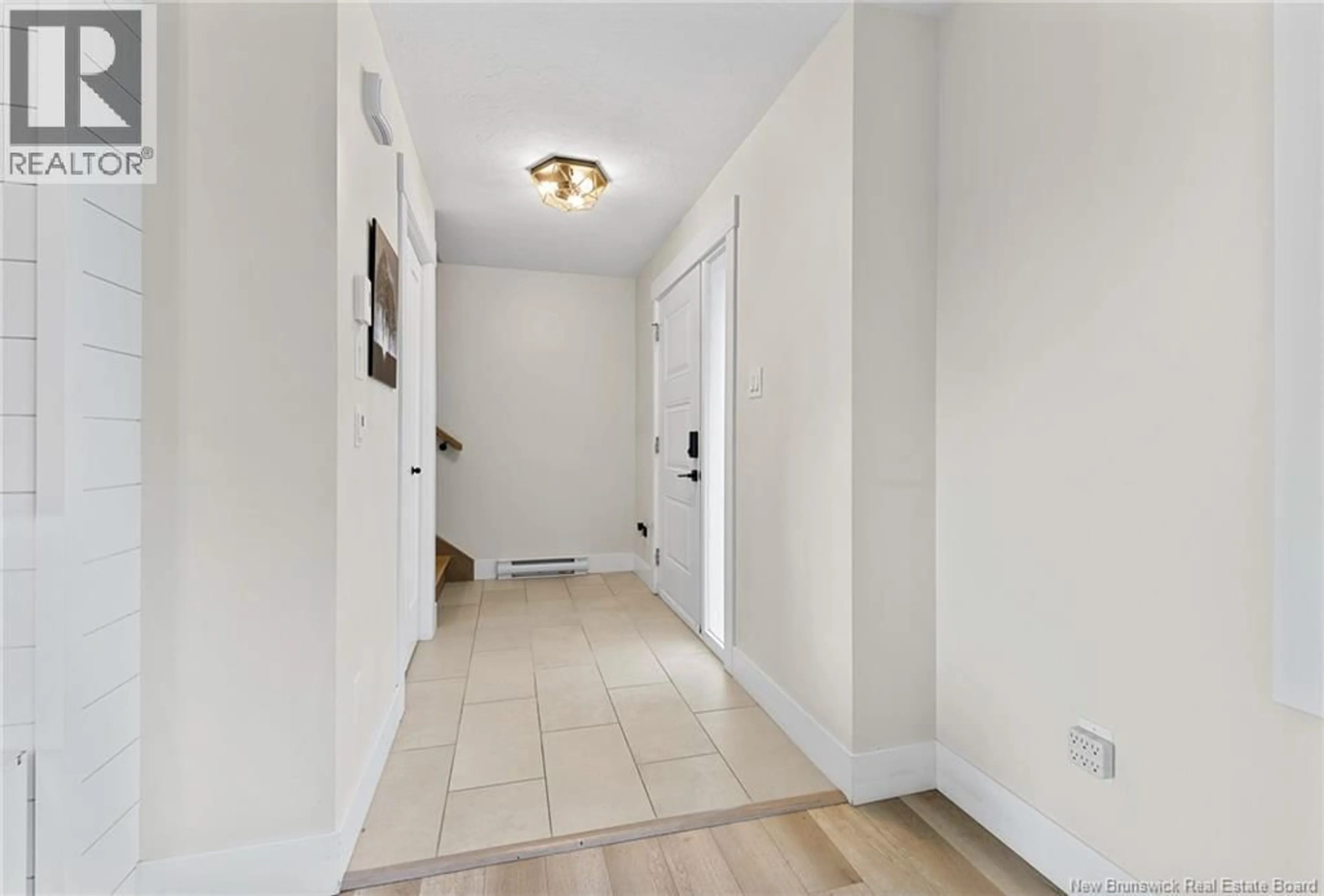Indoor entryway for 16 DELTA, Dieppe New Brunswick E1A9H8