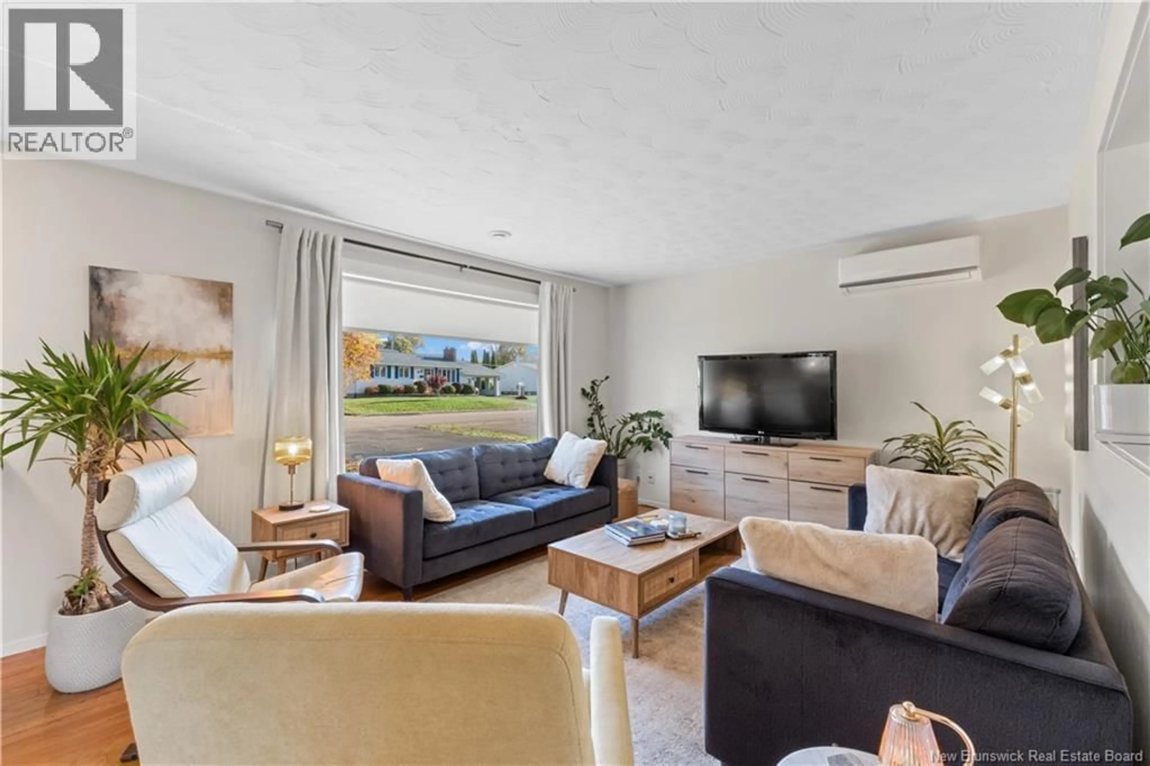 Living room with furniture, unknown for 601 CHARLINE AVENUE, Dieppe New Brunswick E1A1C7