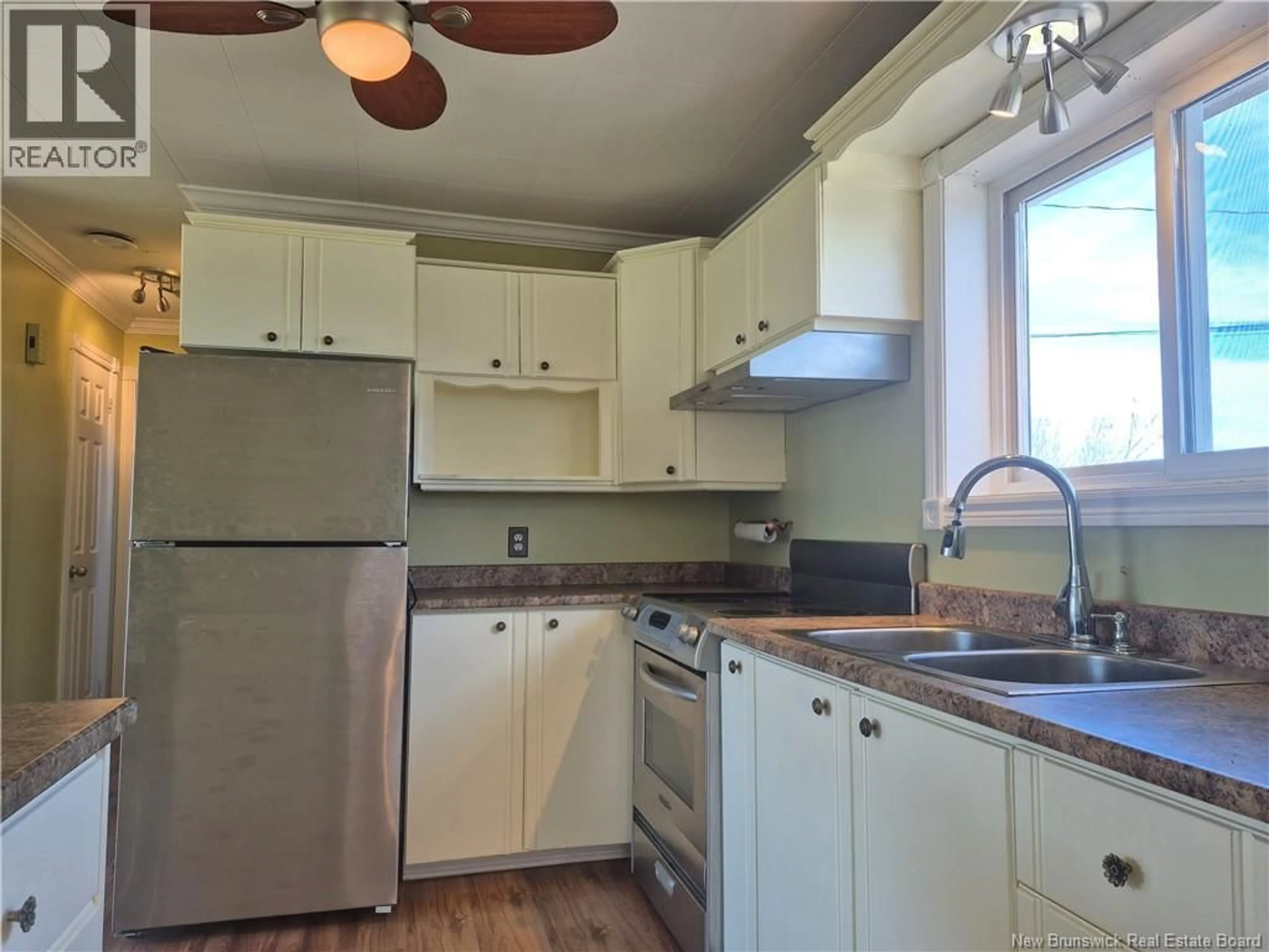 Standard kitchen, unknown for 1043 ROUTE 134, Petit-Rocher-Sud New Brunswick E8J1B8