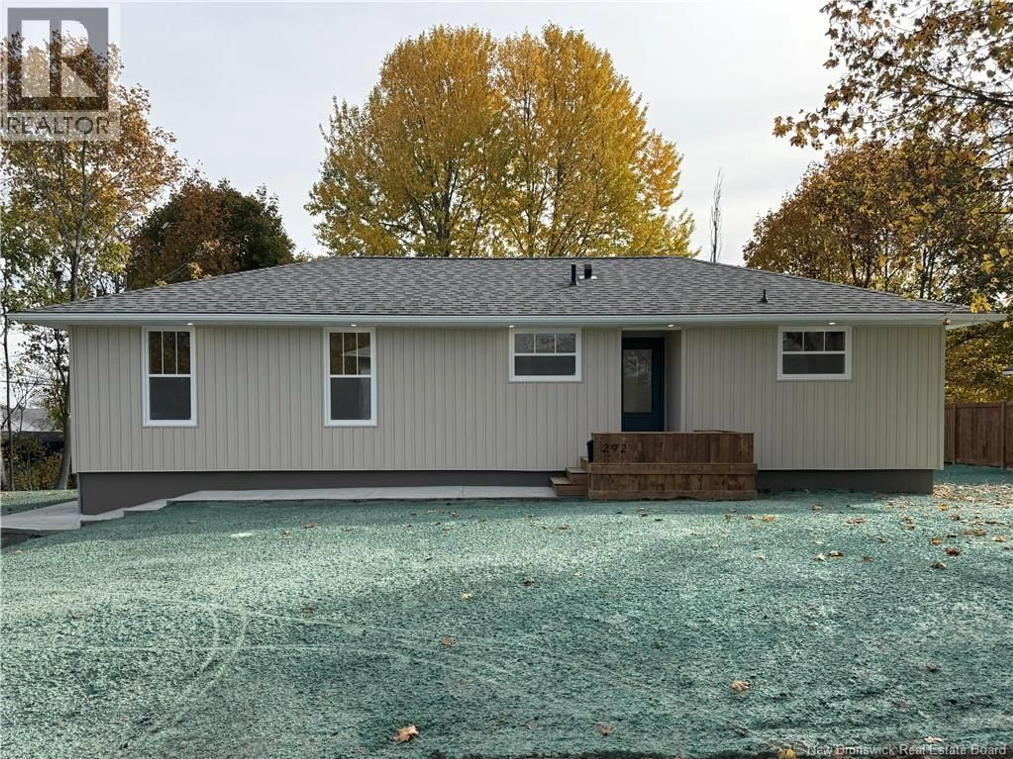 Home with vinyl exterior material, unknown for 292 BEECHWOOD DRIVE, Miramichi New Brunswick E1V1C9