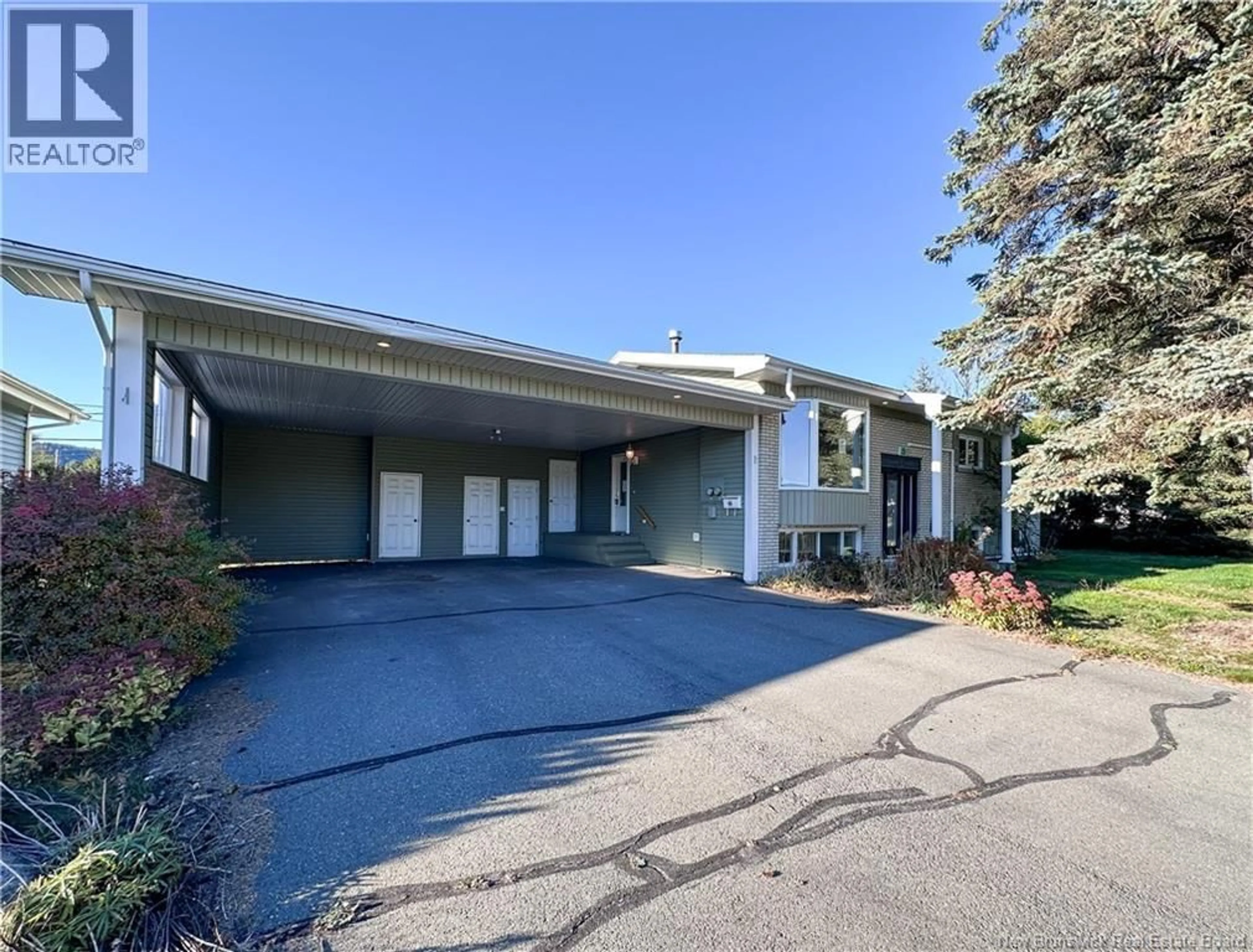 Indoor foyer for 44 LIONEL H LAJOIE AVENUE, Edmundston New Brunswick E3V3G6