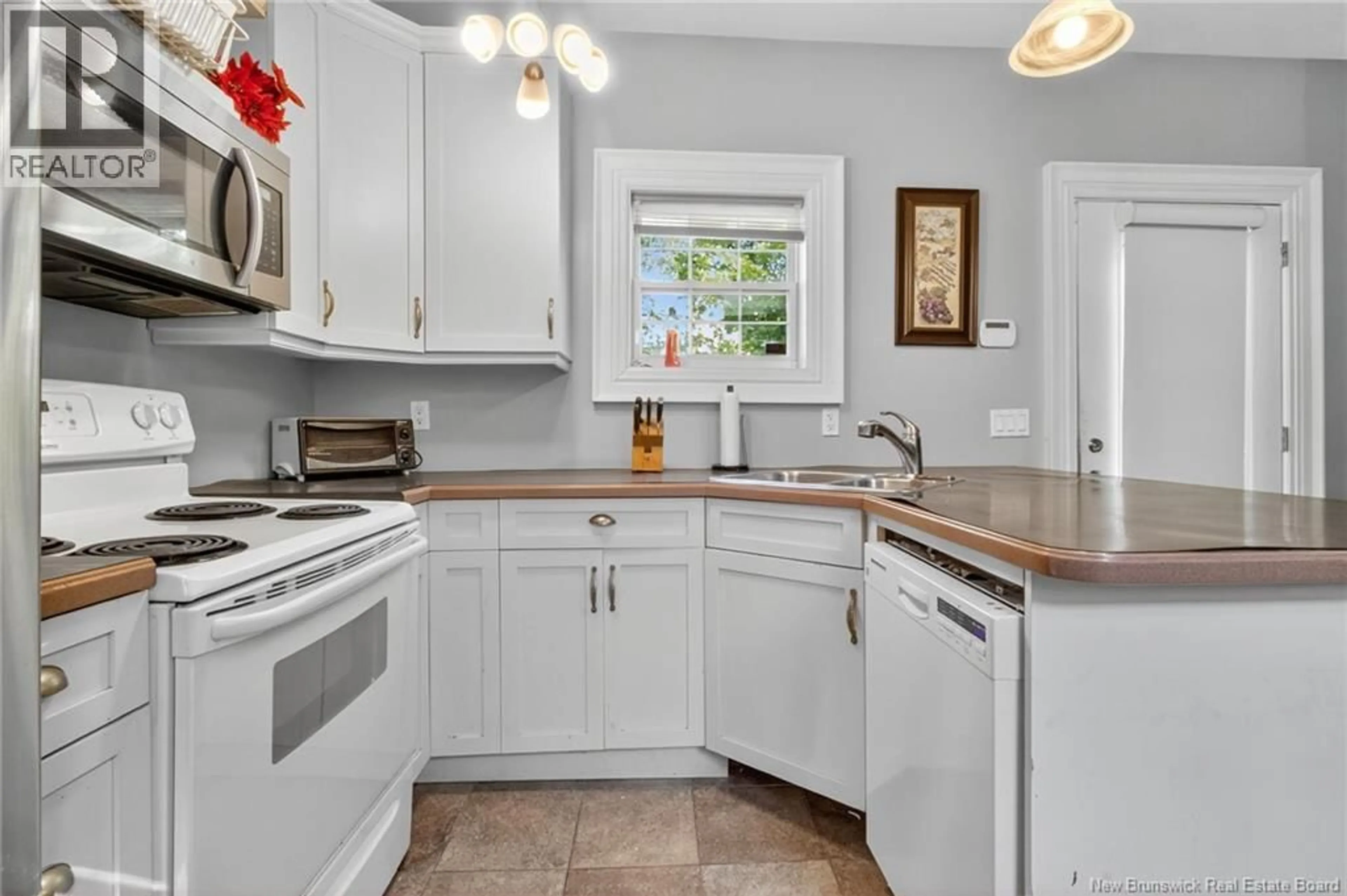 Standard kitchen, ceramic/tile floor for 105 GORDON STREET, Moncton New Brunswick E1C1M5