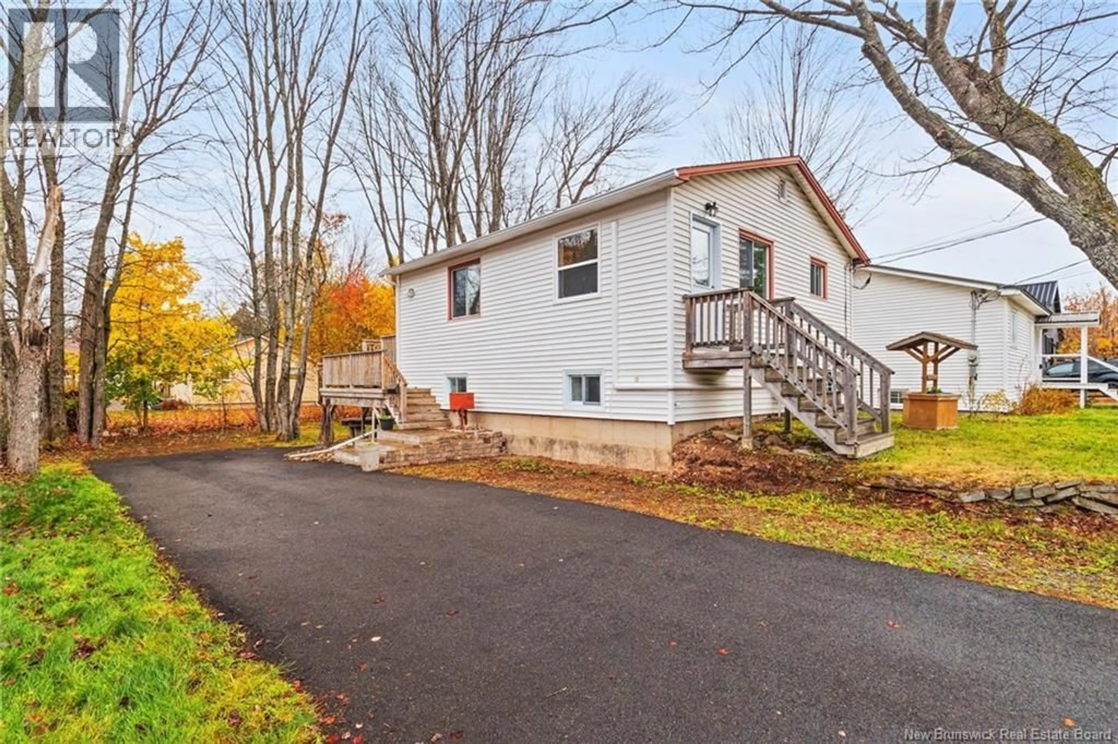 Home with vinyl exterior material, street for 39 MURRAY AVENUE, Fredericton New Brunswick E3A3Y6