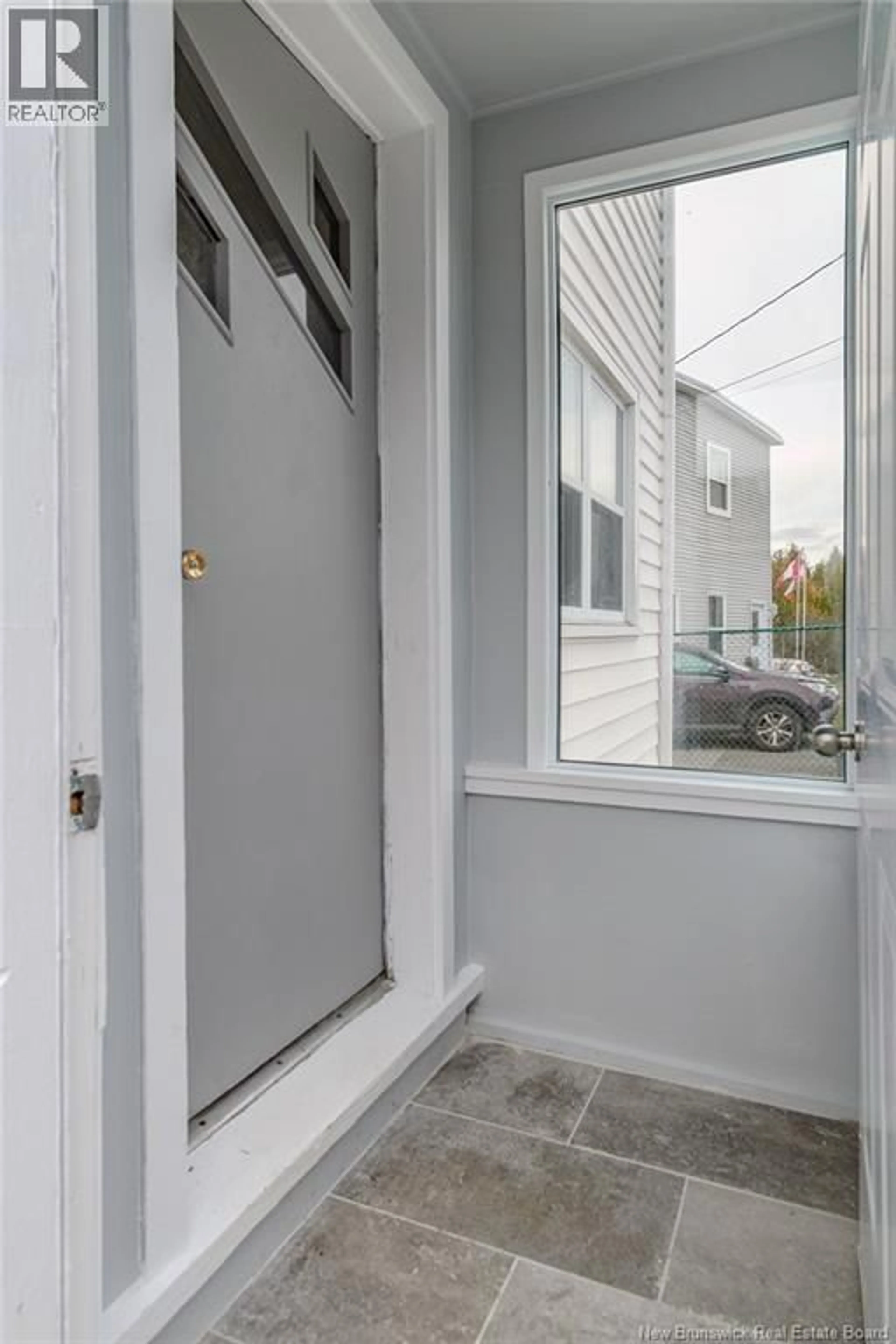Indoor entryway for 182 VISART STREET, Saint John New Brunswick E2K1P1