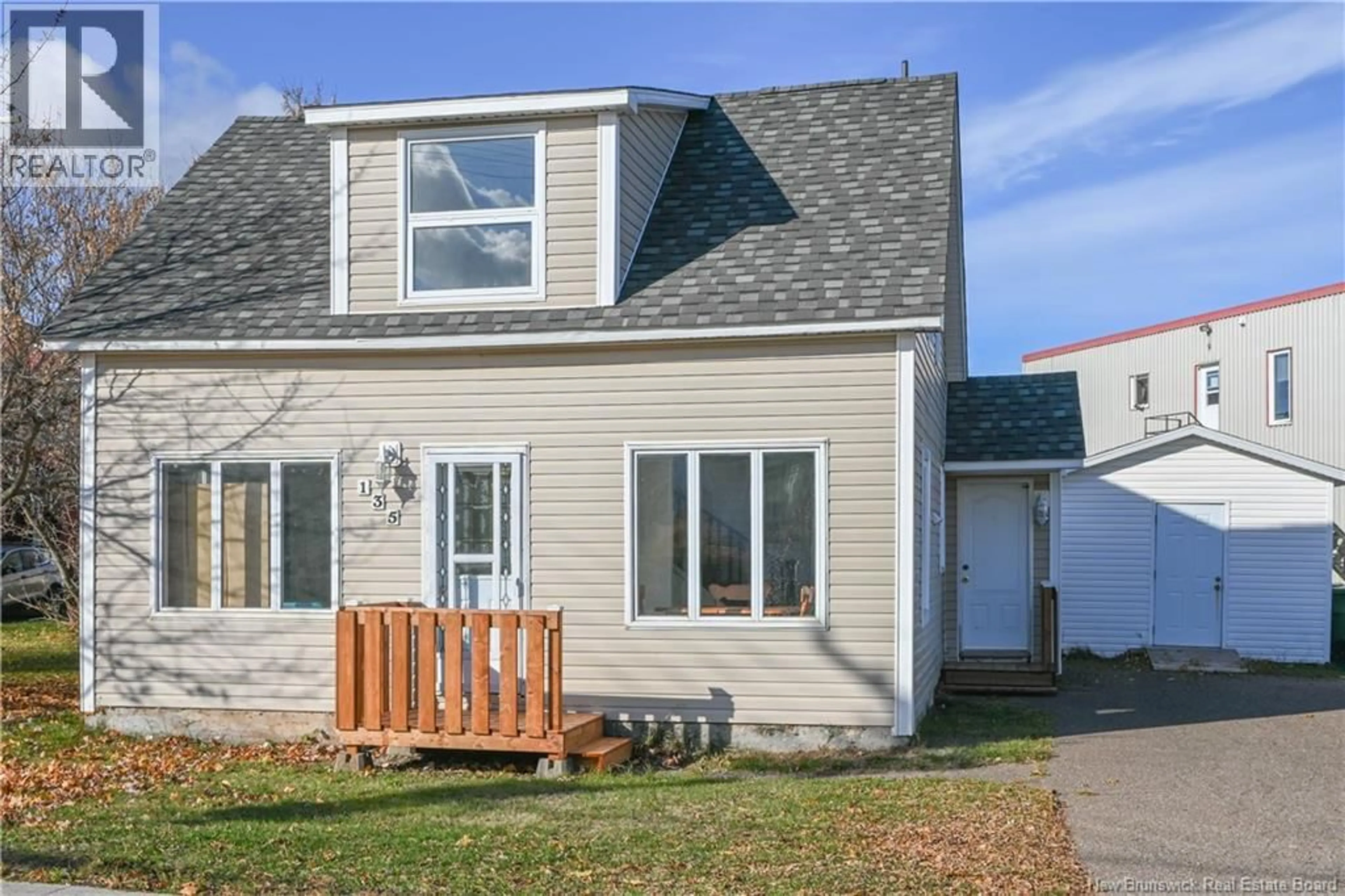 Home with vinyl exterior material, street for 135 DEGRÂCE, Shippagan New Brunswick E8S1H3