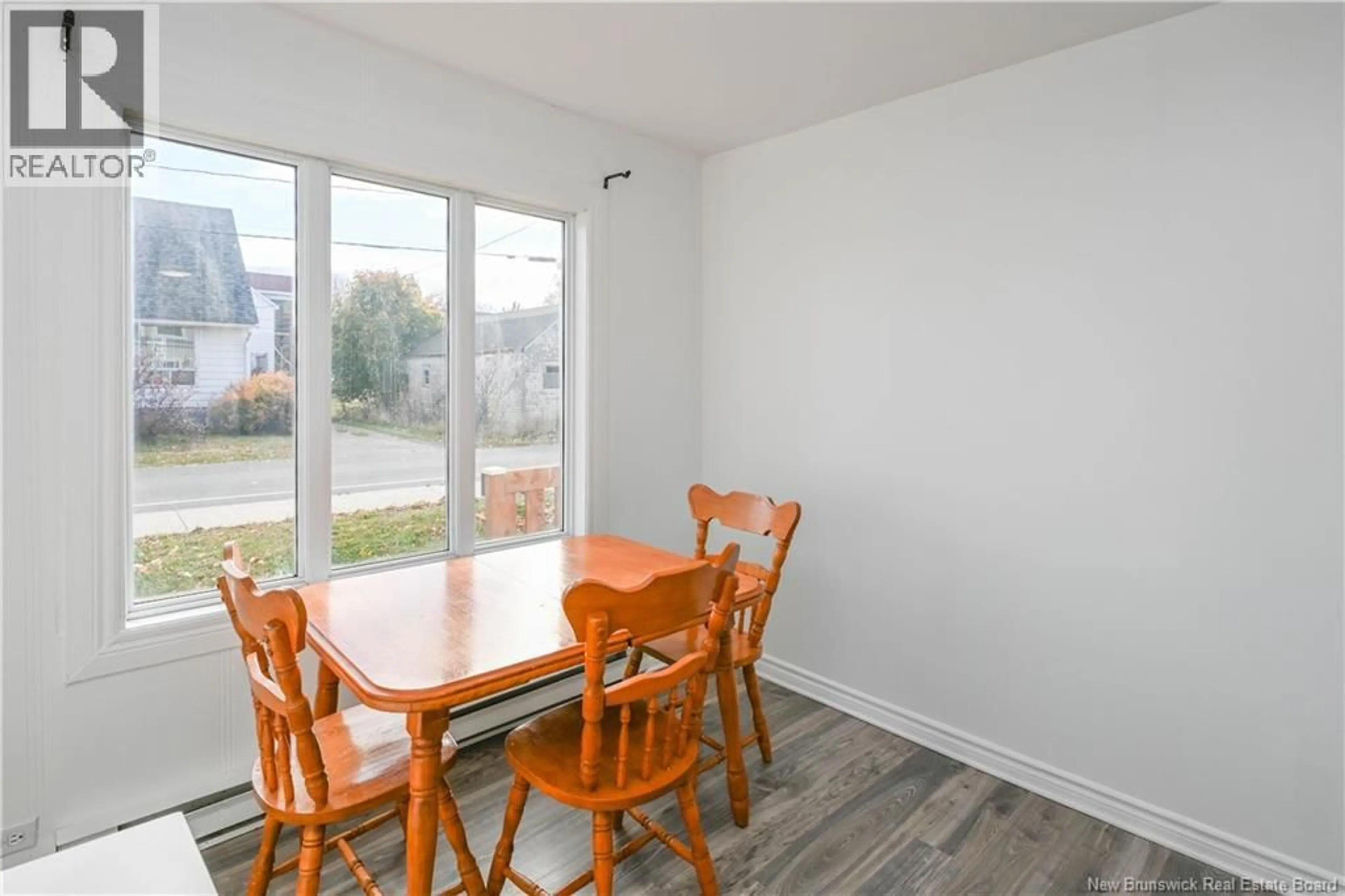 Dining room, wood/laminate floor for 135 DEGRÂCE, Shippagan New Brunswick E8S1H3