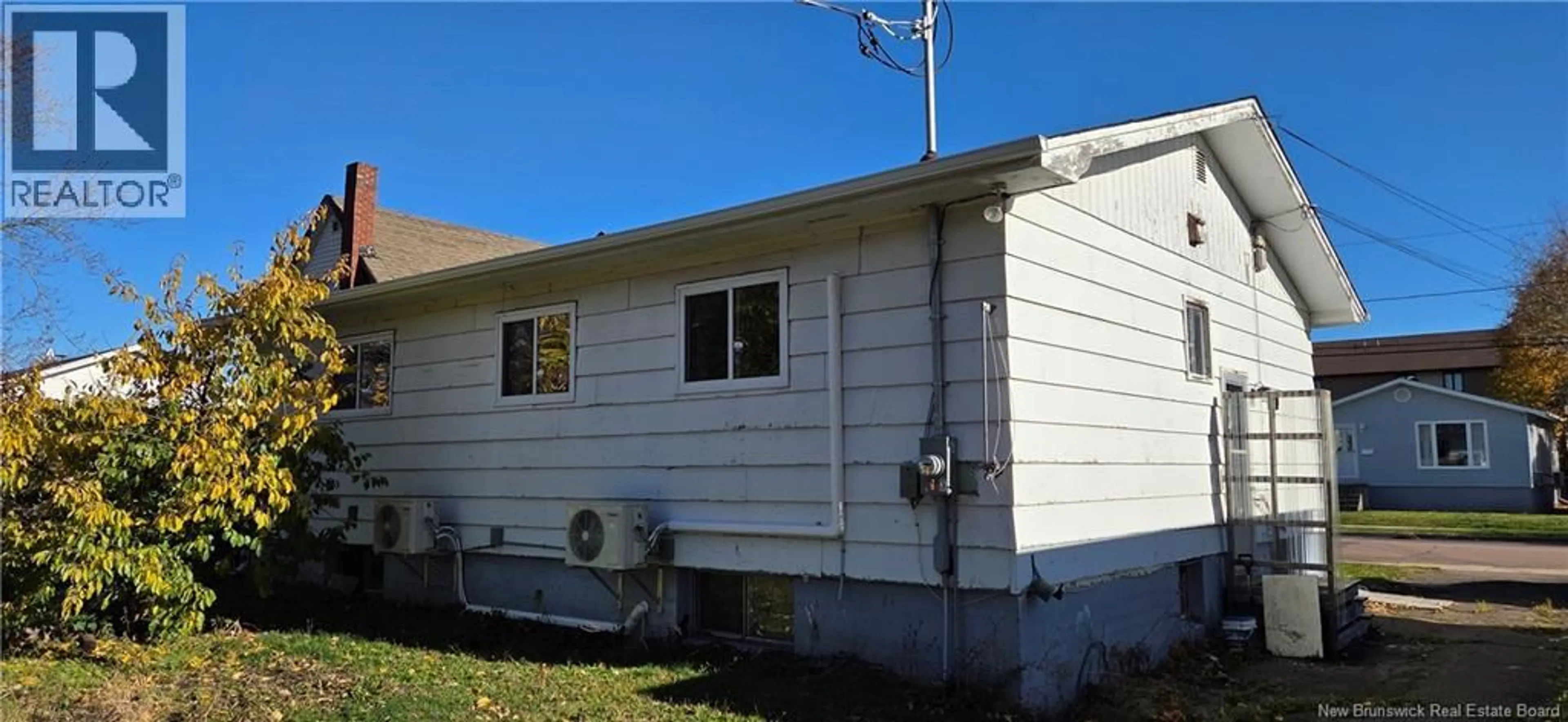 Home with vinyl exterior material, building for 34 ATKINSON, Moncton New Brunswick E1C7S3