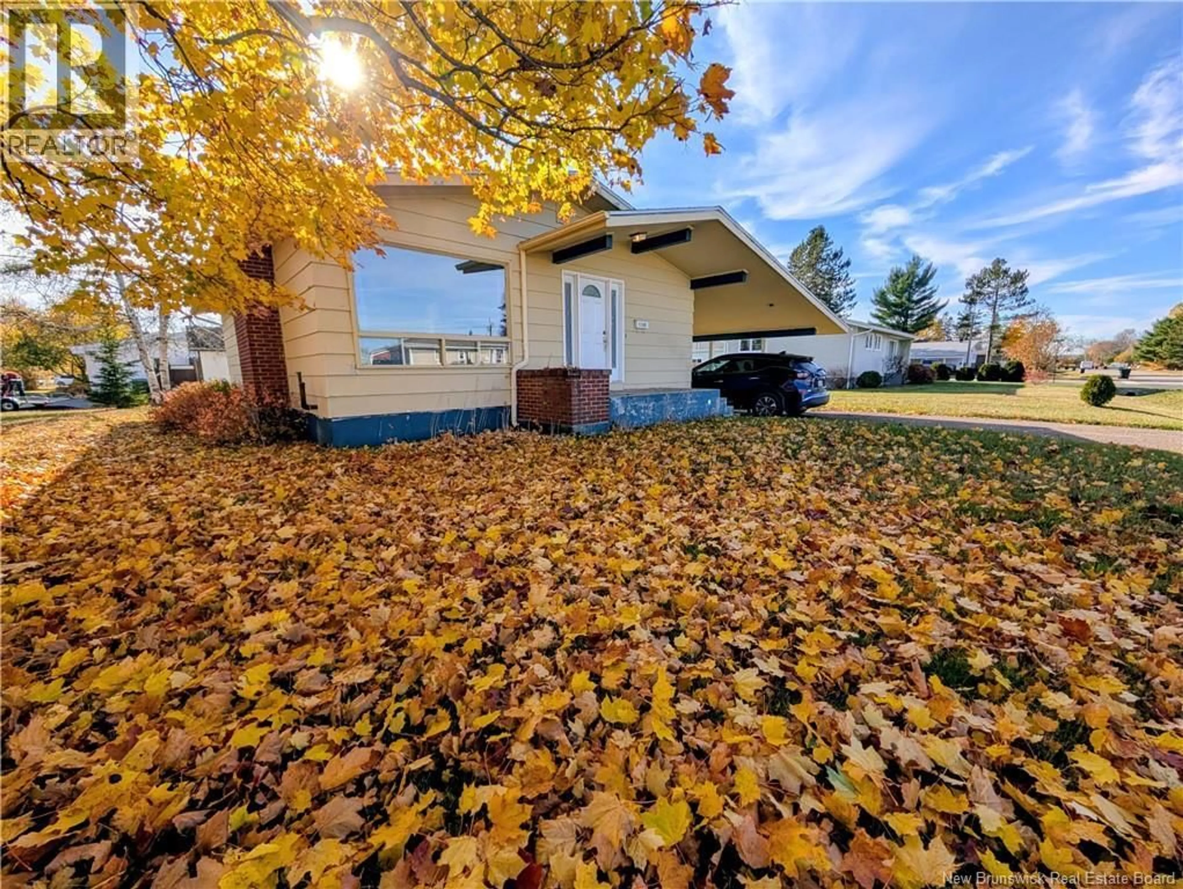 Home with vinyl exterior material, street for 1105 SMITH, Bathurst New Brunswick E2A3V3