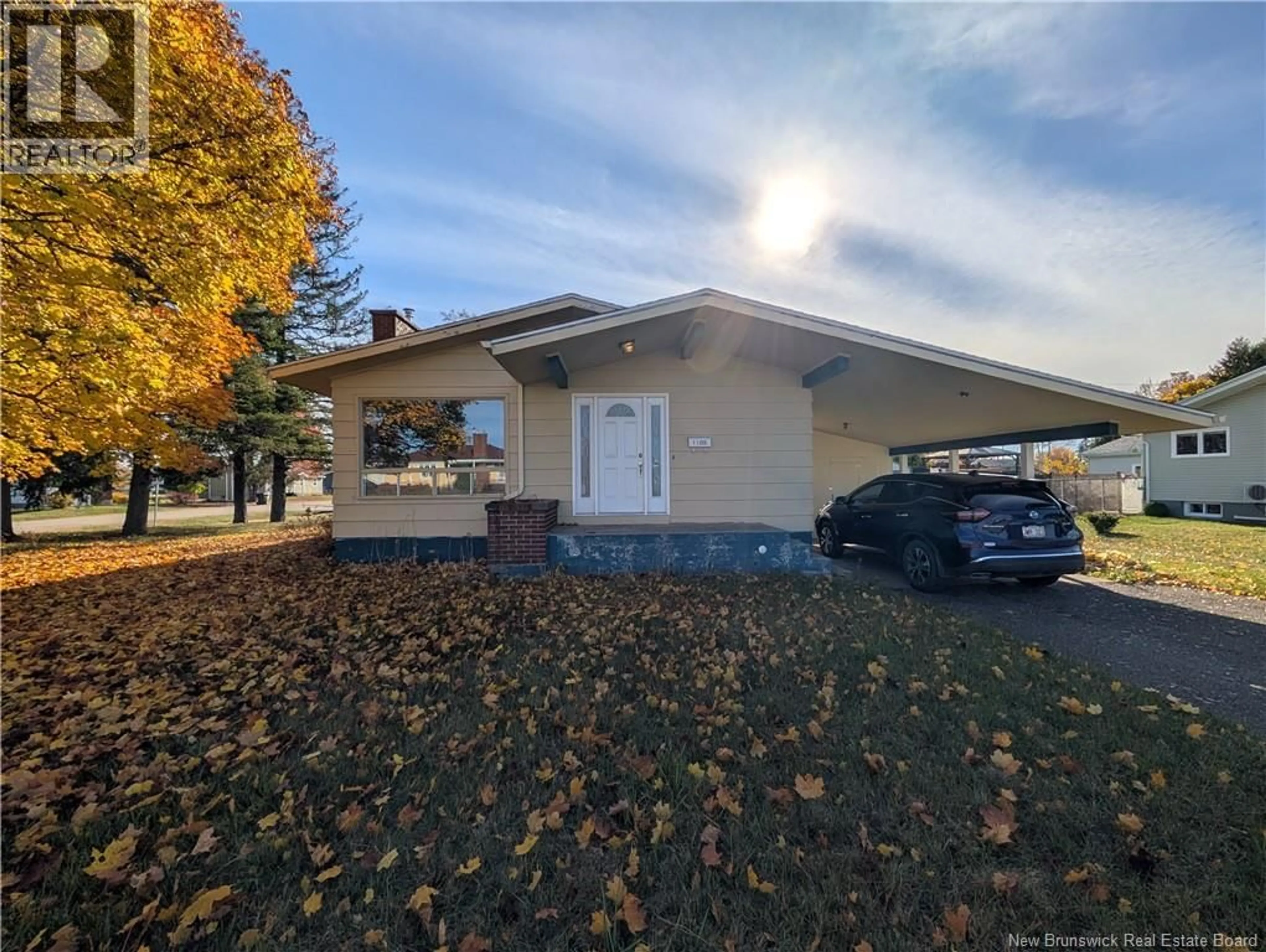 Home with vinyl exterior material, street for 1105 SMITH, Bathurst New Brunswick E2A3V3