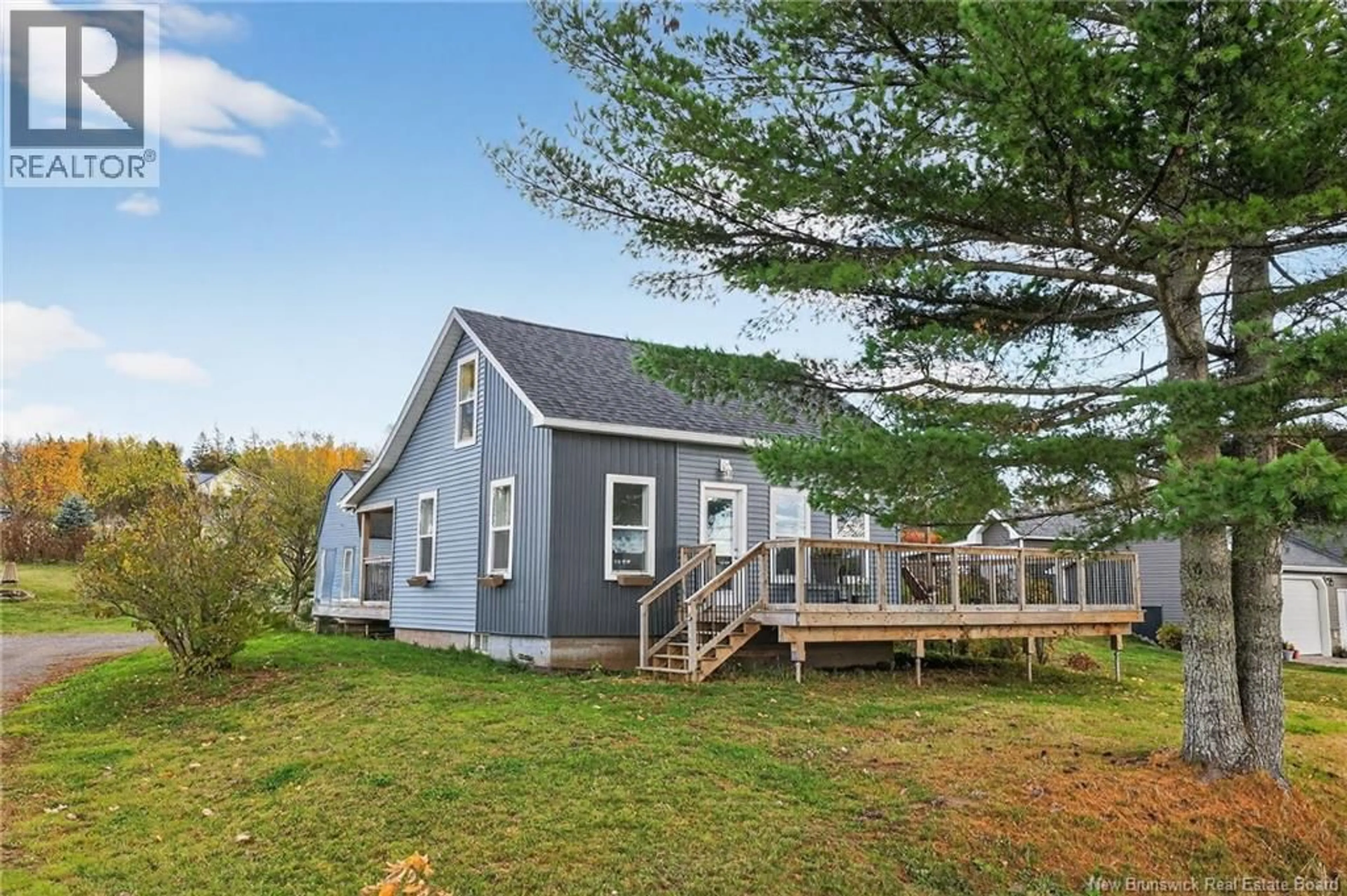 Home with vinyl exterior material, unknown for 11 ALPHEE STREET, Memramcook New Brunswick E4K1C2