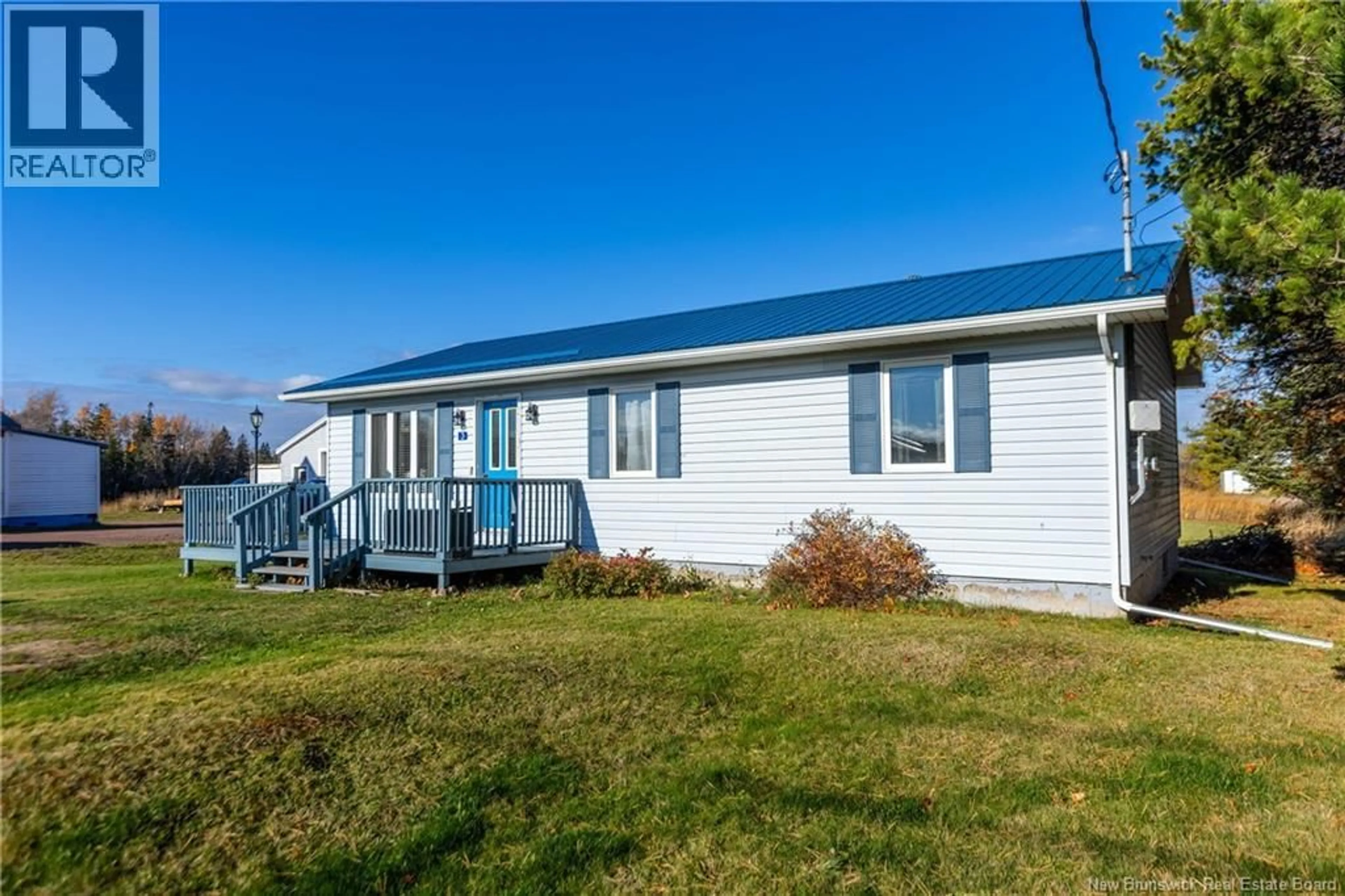 Home with vinyl exterior material, unknown for 3 BIRCH STREET, Port Elgin New Brunswick E4M2B9
