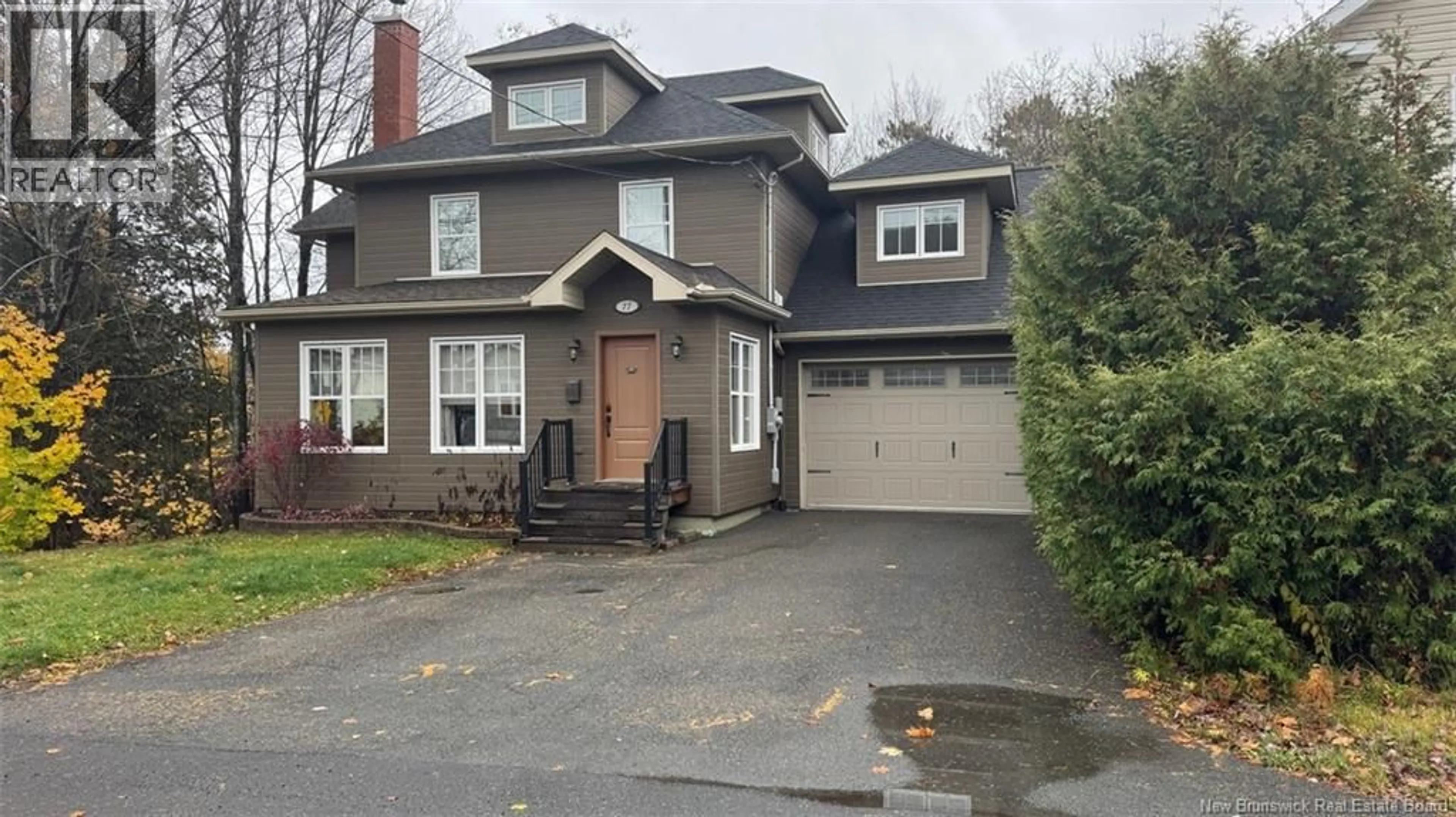 Home with vinyl exterior material, street for 77 FRASER, Edmundston New Brunswick E3V2B6