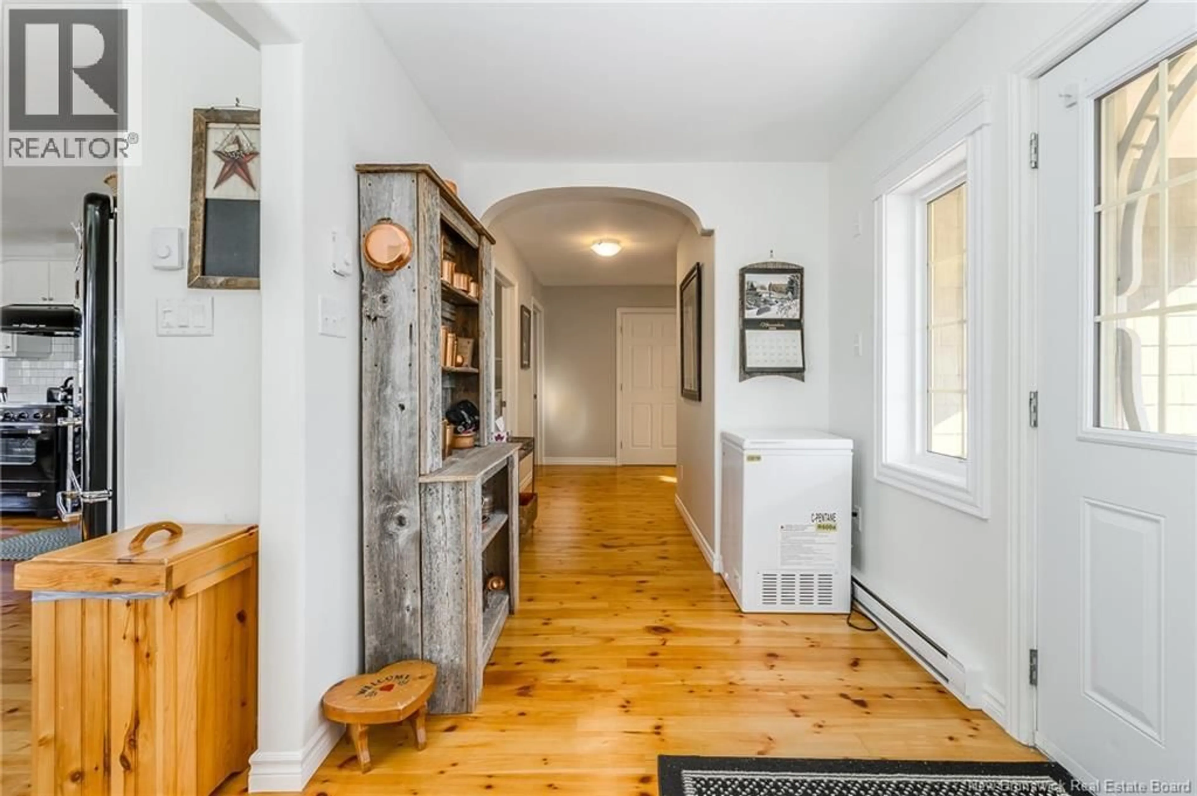 Indoor entryway for 405 ROUTE 102, Burton New Brunswick E2V3J8