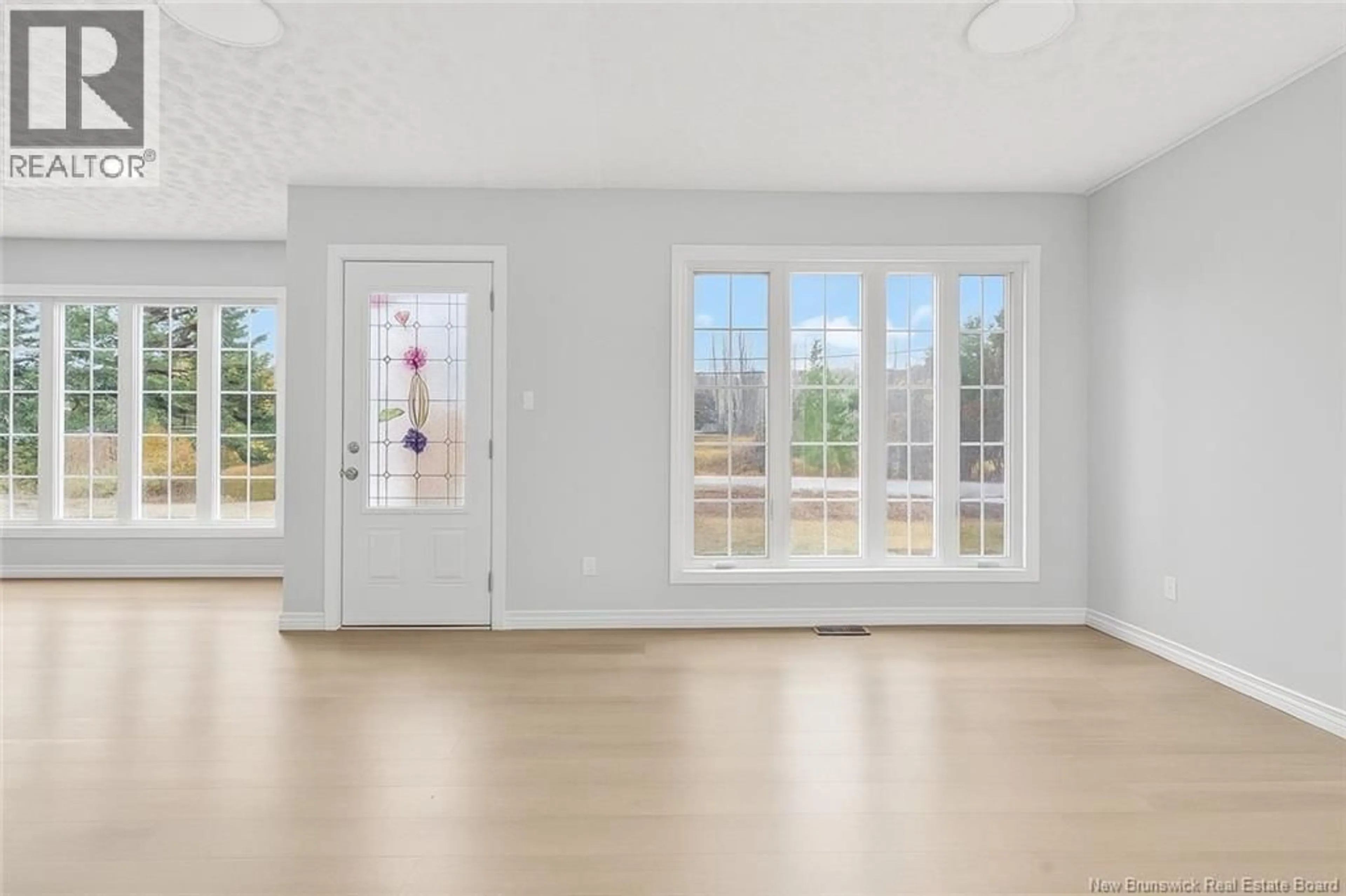 Indoor entryway for 10406 ROUTE 134, Saint-Louis-De-Kent New Brunswick E4X2L2