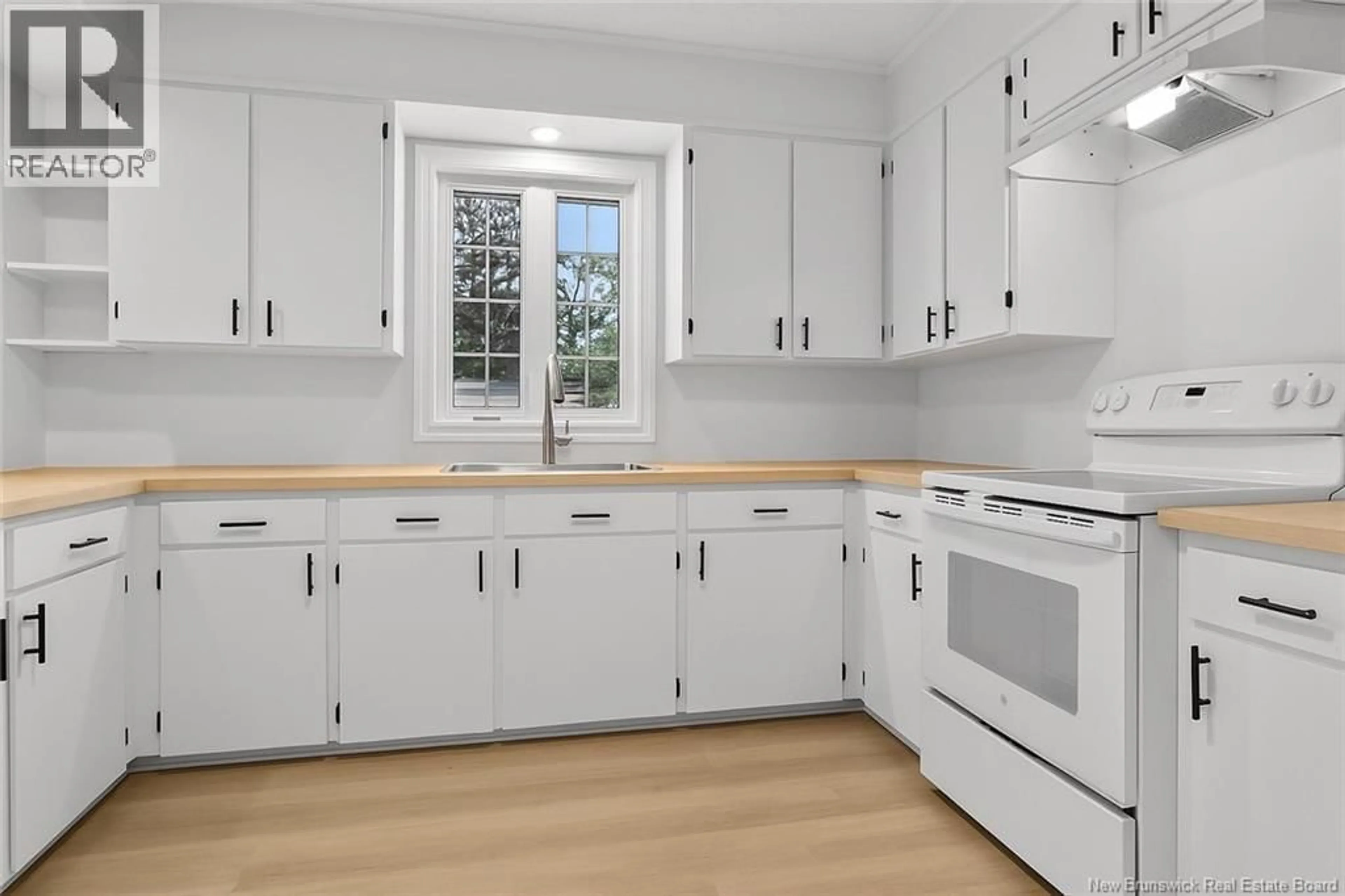 Standard kitchen, unknown for 10406 ROUTE 134, Saint-Louis-De-Kent New Brunswick E4X2L2