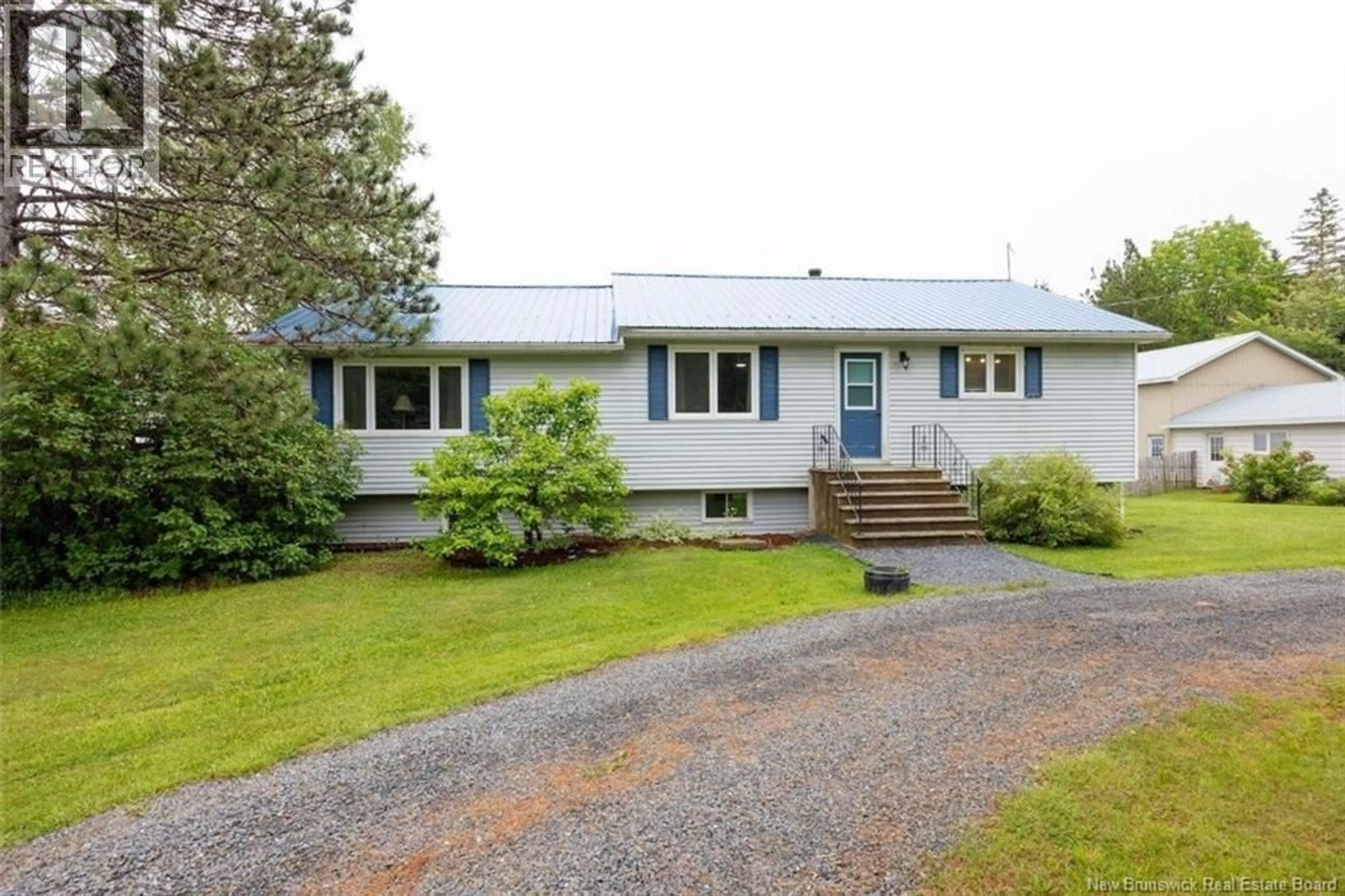 Home with vinyl exterior material, street for 3748 ROUTE 640, Yoho New Brunswick E6K2Z3