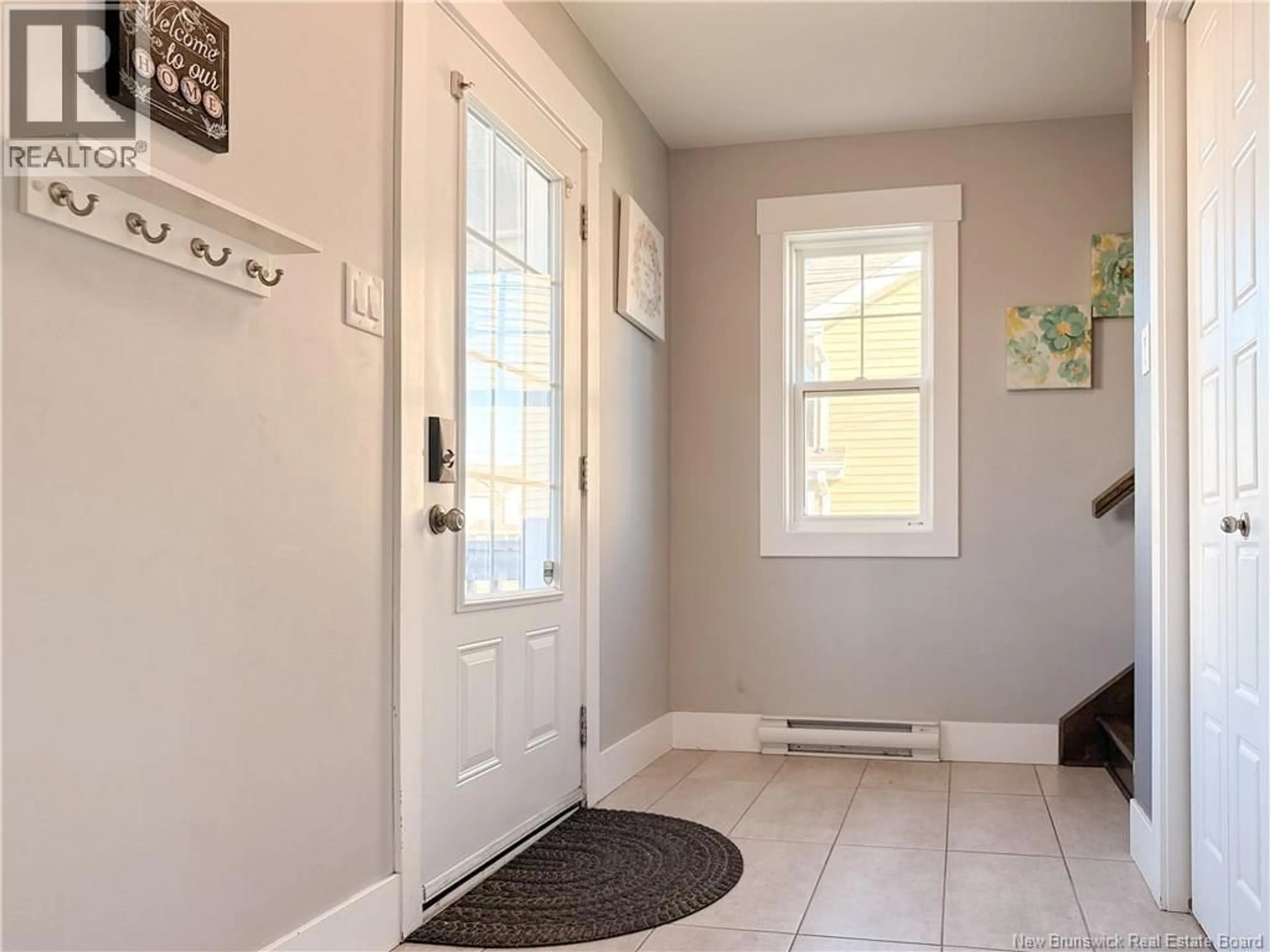 Indoor entryway for 70 GAMBIA, Moncton New Brunswick E1G5K7