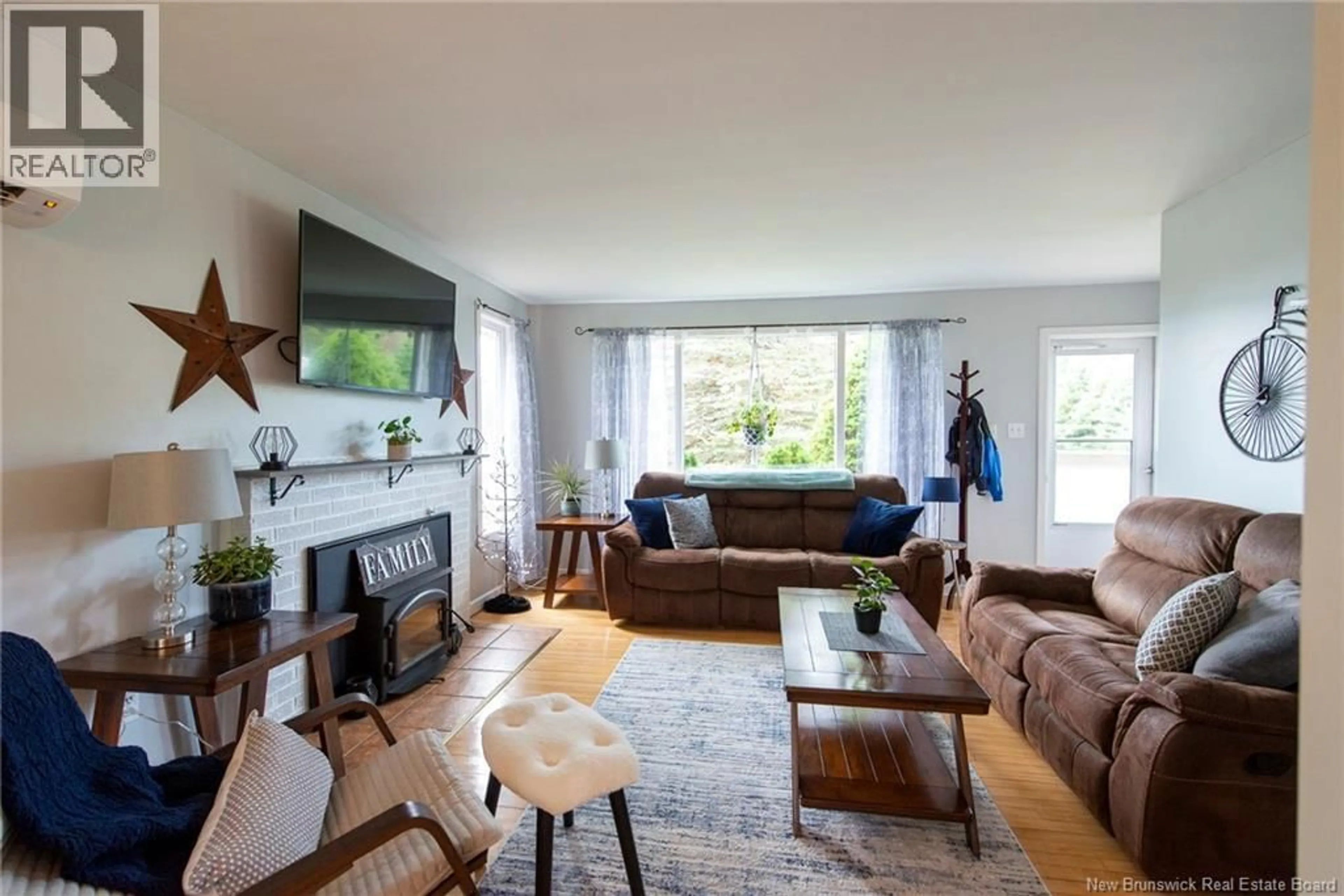 Living room with furniture, unknown for 1104 KENNEBECASIS DRIVE, Saint John New Brunswick E2K5B1