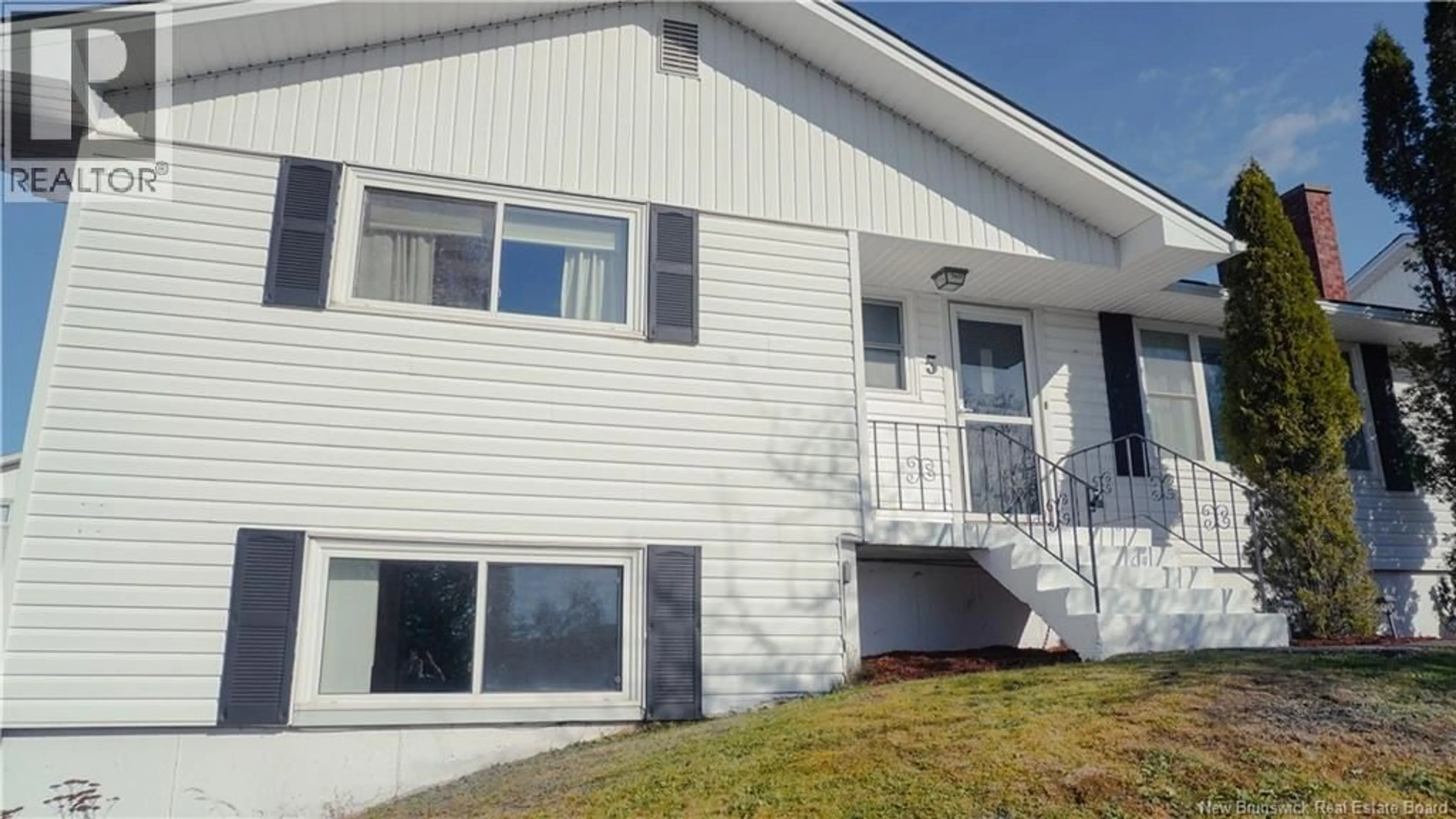 Home with vinyl exterior material, building for 5 WILDWOOD, Saint John New Brunswick E2J2V9