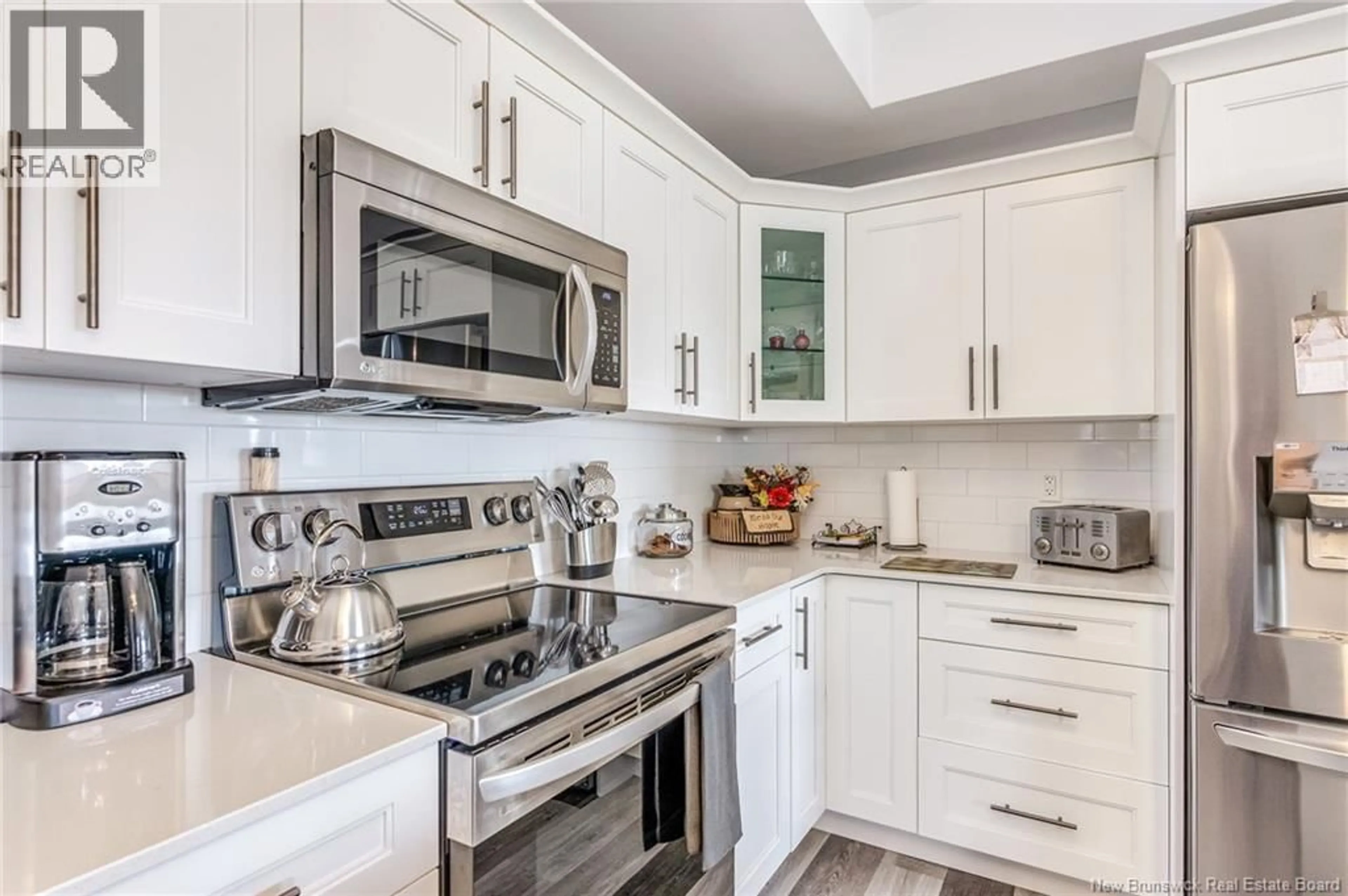 Contemporary kitchen, ceramic/tile floor for 102 - 79 MAPLEVIEW DRIVE, Hampton New Brunswick E5N0A6