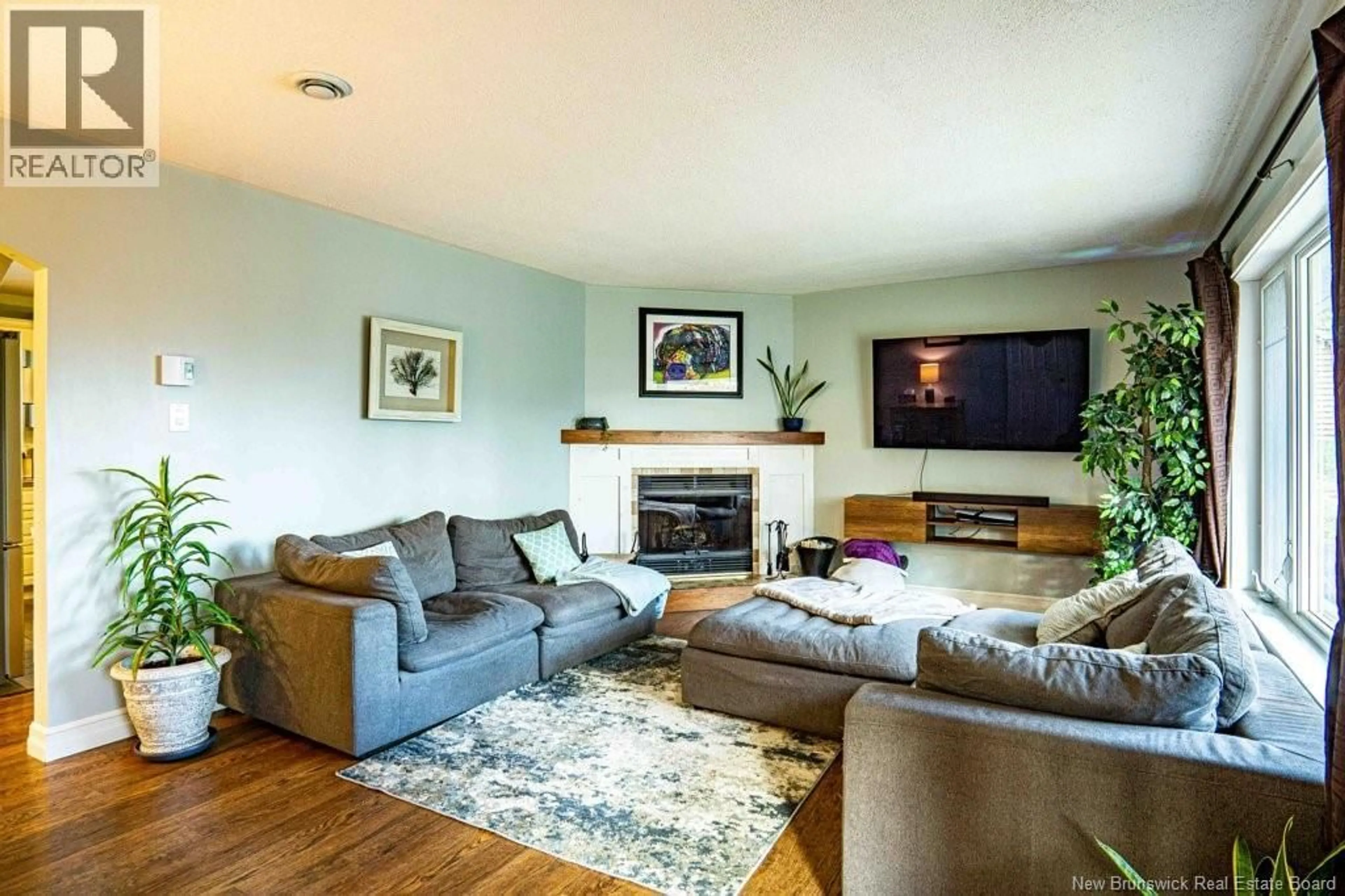 Living room with furniture, wood/laminate floor for 18 HILLSLEIGH COURT, Douglas New Brunswick E3G7Y9