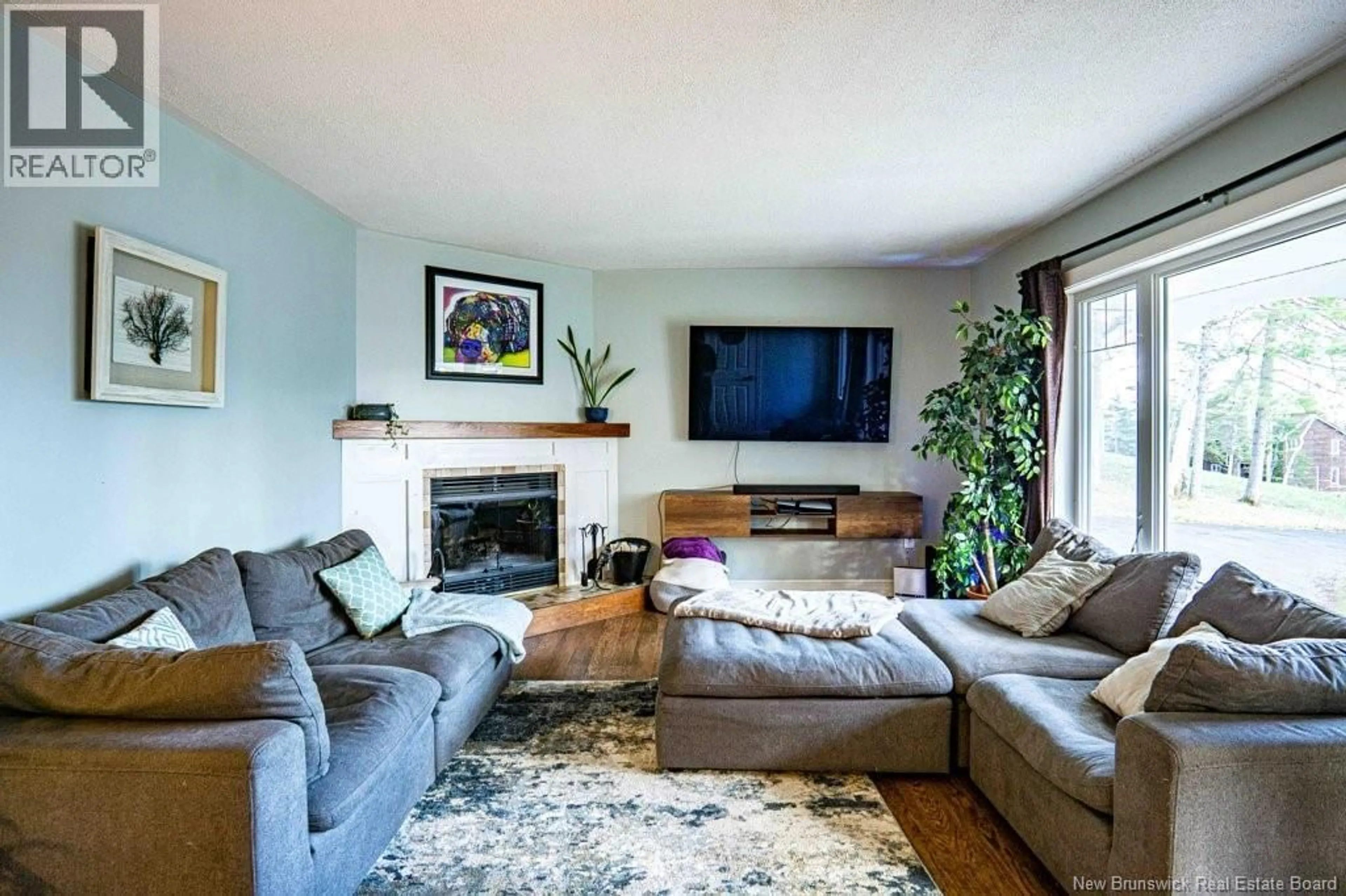 Living room with furniture, wood/laminate floor for 18 HILLSLEIGH COURT, Douglas New Brunswick E3G7Y9