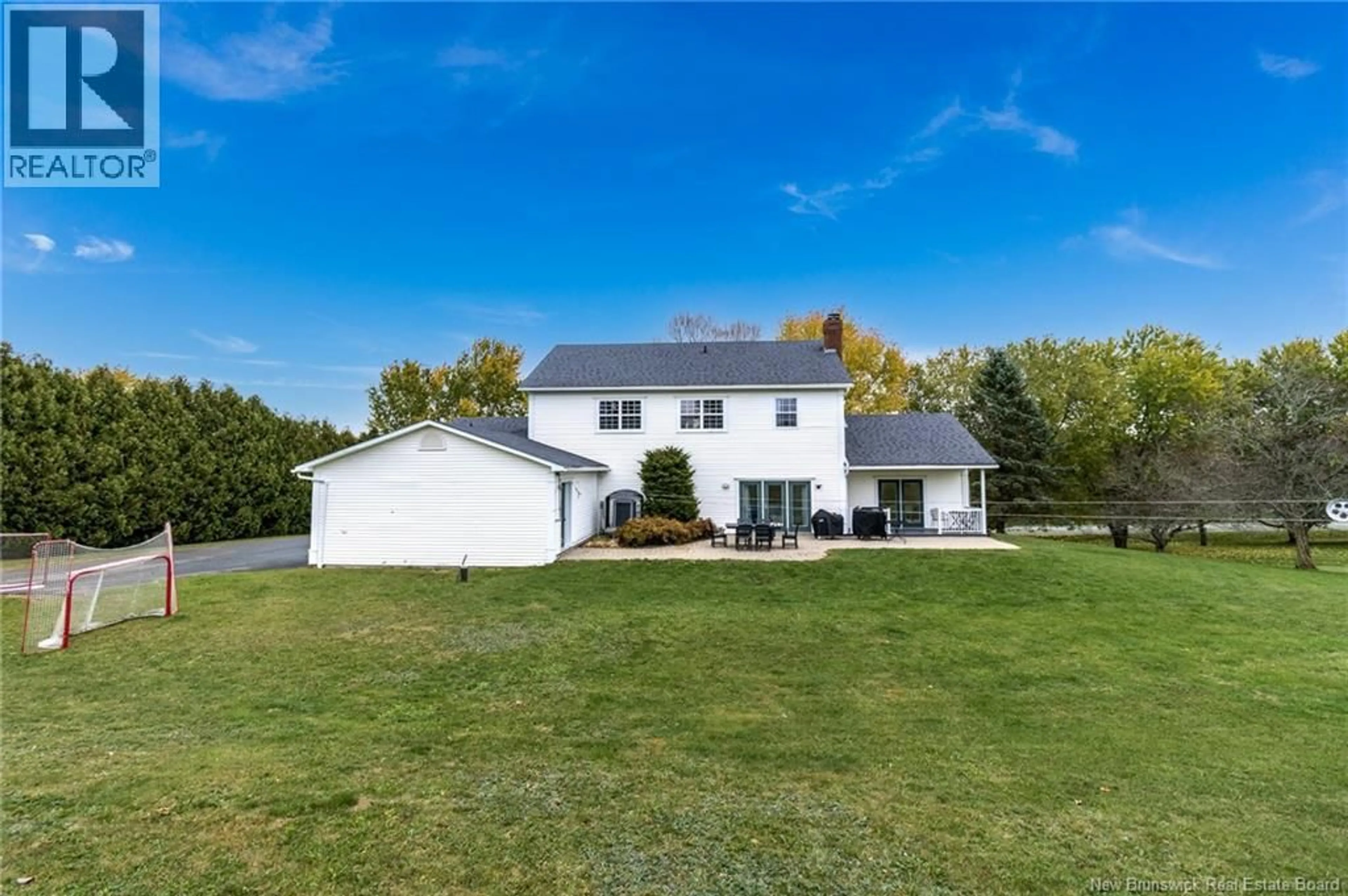 A pic from outside/outdoor area/front of a property/back of a property/a pic from drone, street for 420 RVIERVIEW DRIVE, Florenceville-Bristol New Brunswick E7L3M9