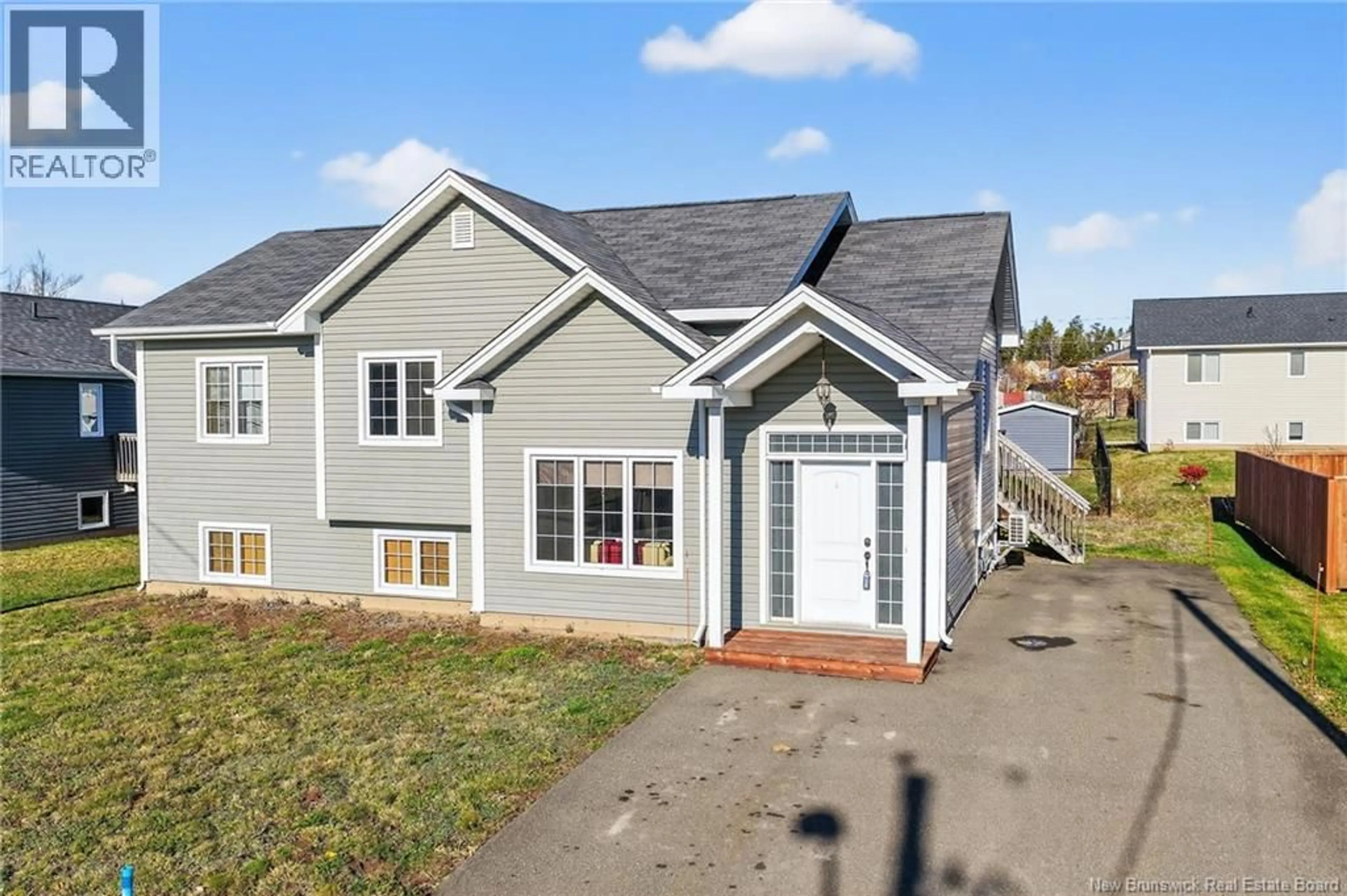 Home with vinyl exterior material, street for 33 CUMBERLAND, Moncton New Brunswick E1G0Z9