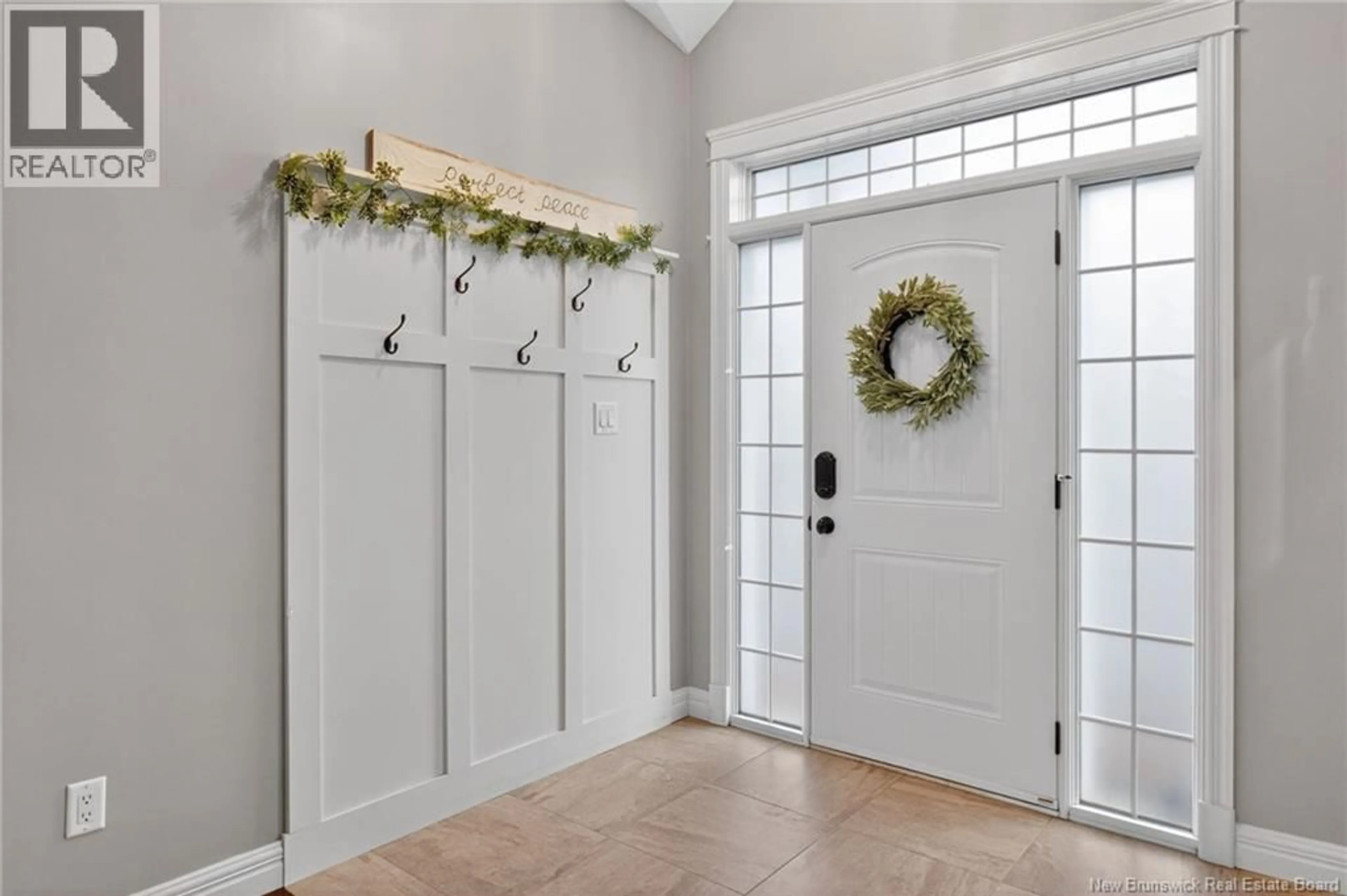 Indoor entryway for 33 CUMBERLAND, Moncton New Brunswick E1G0Z9