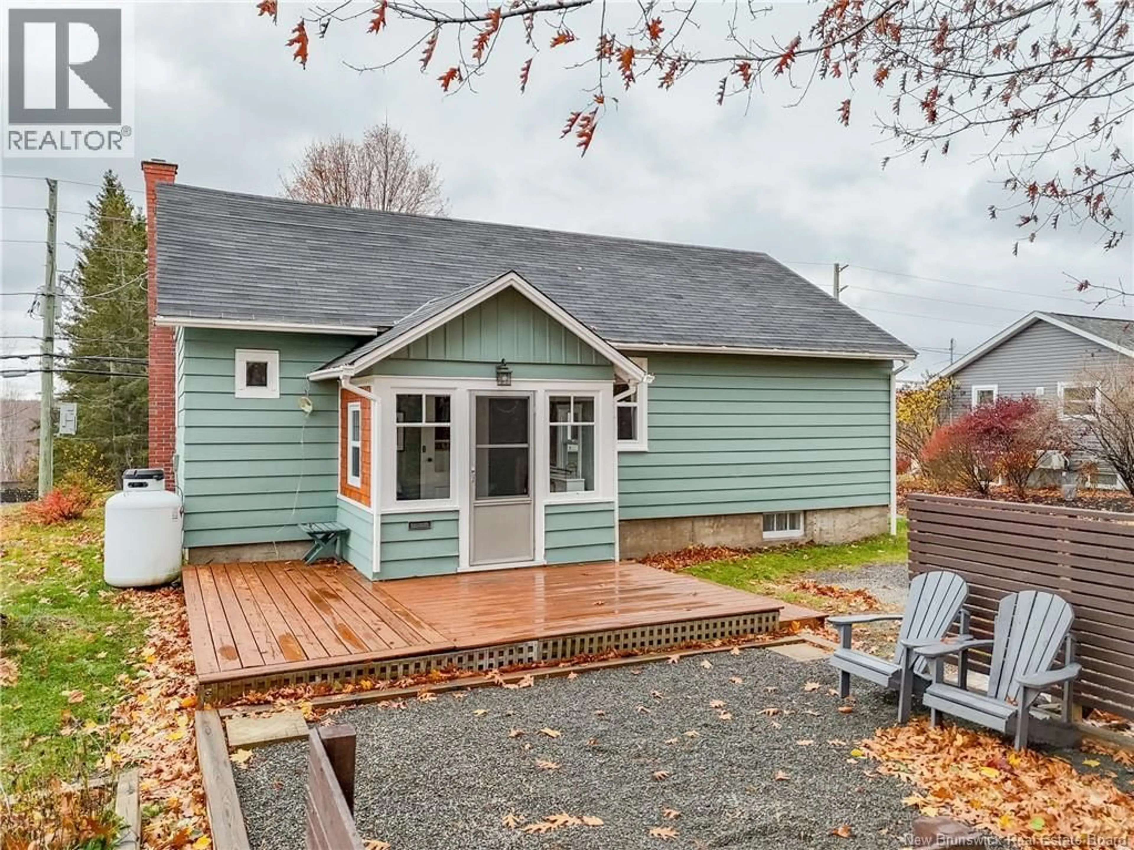 Home with vinyl exterior material, street for 517 GIBSON STREET, Fredericton New Brunswick E3A4E8