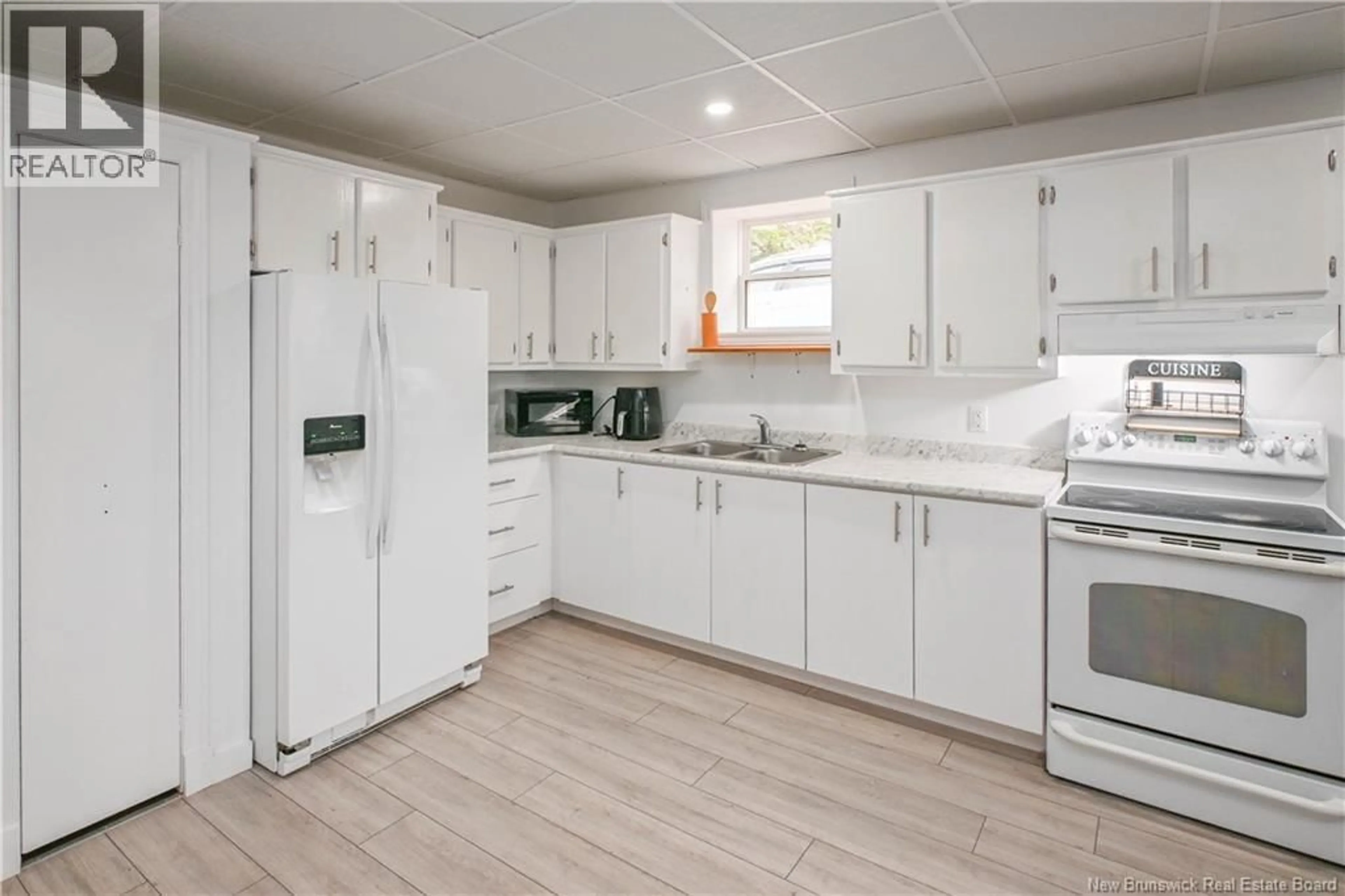 Standard kitchen, unknown for 8179 313 ROUTE, Petite-Rivière-de-I'lle New Brunswick E8T1W6