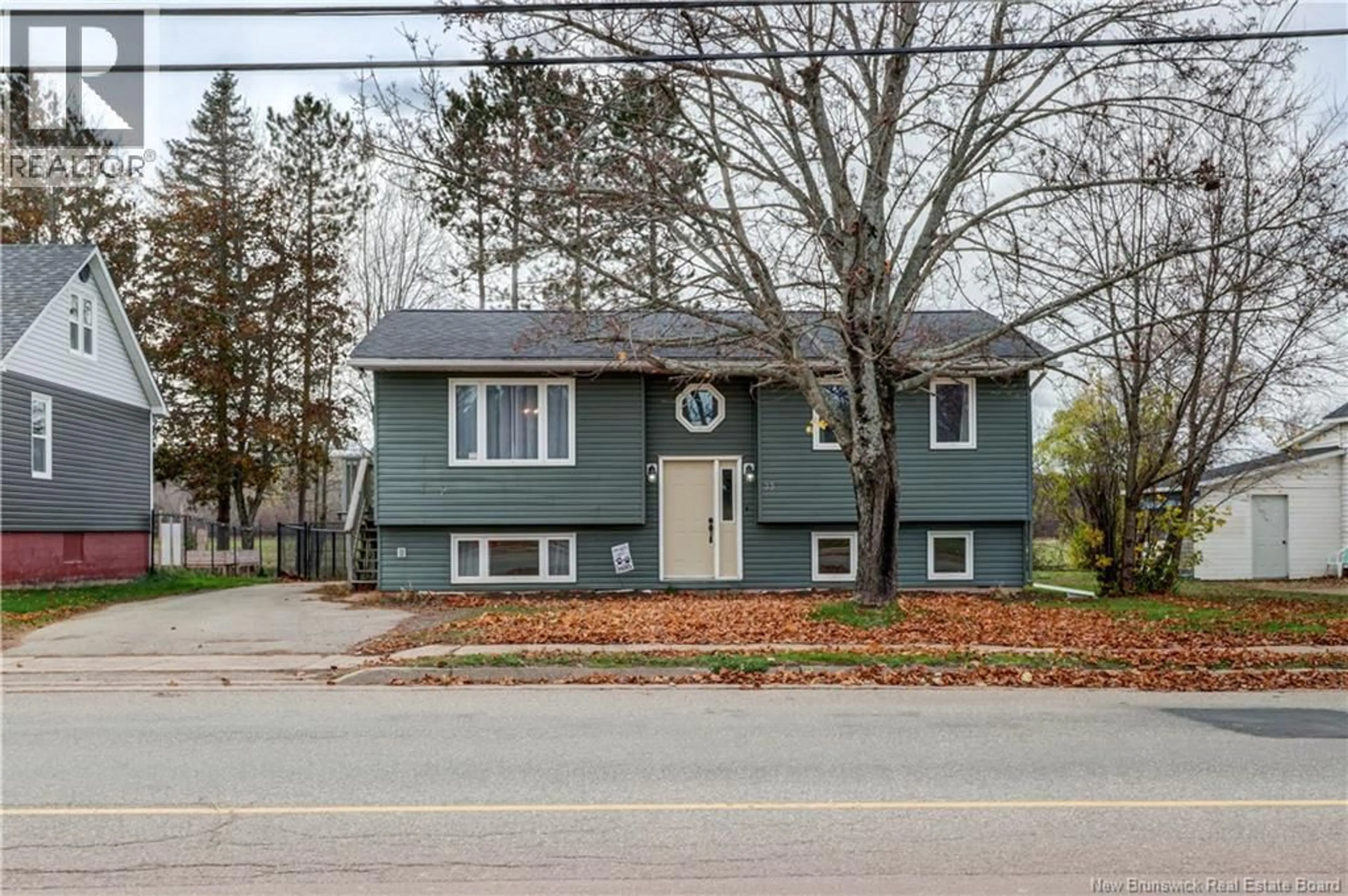 Home with vinyl exterior material, street for 33 NEEDLE STREET, Sussex Corner New Brunswick E4E2Z2