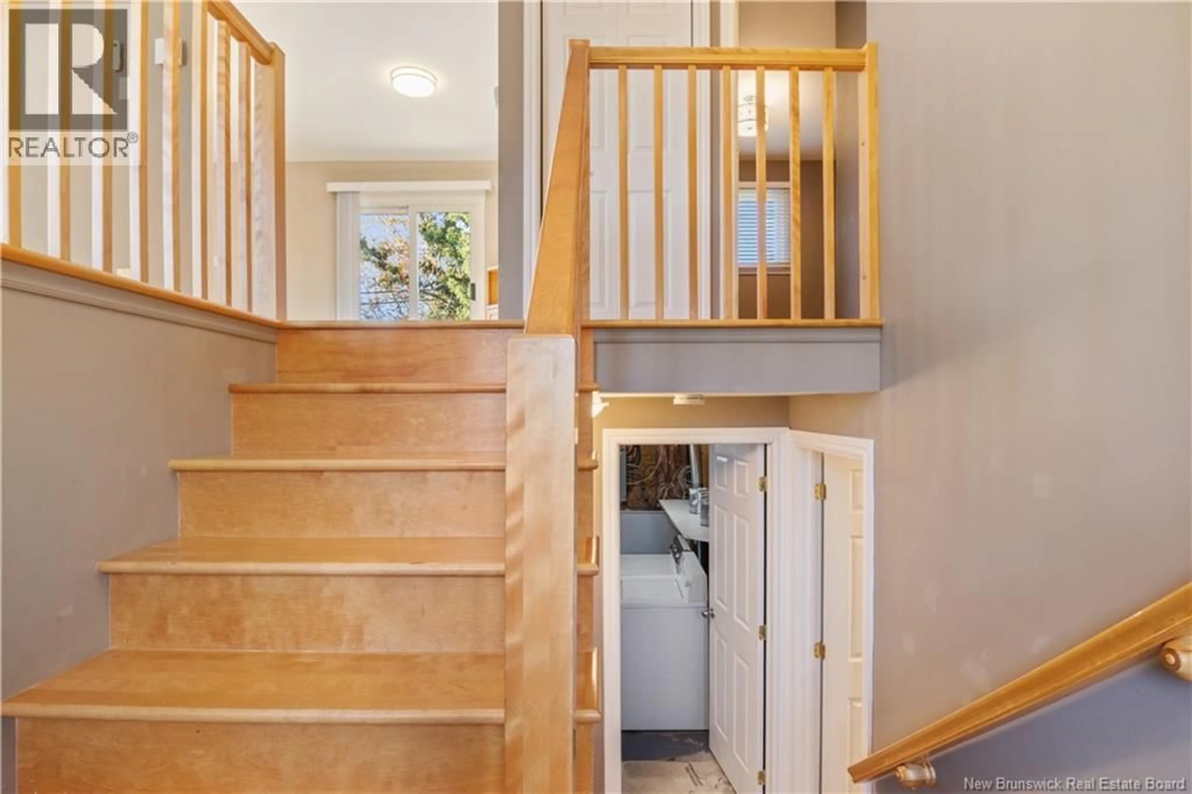 Indoor entryway for 555 BREAU, Dieppe New Brunswick E1A5N1