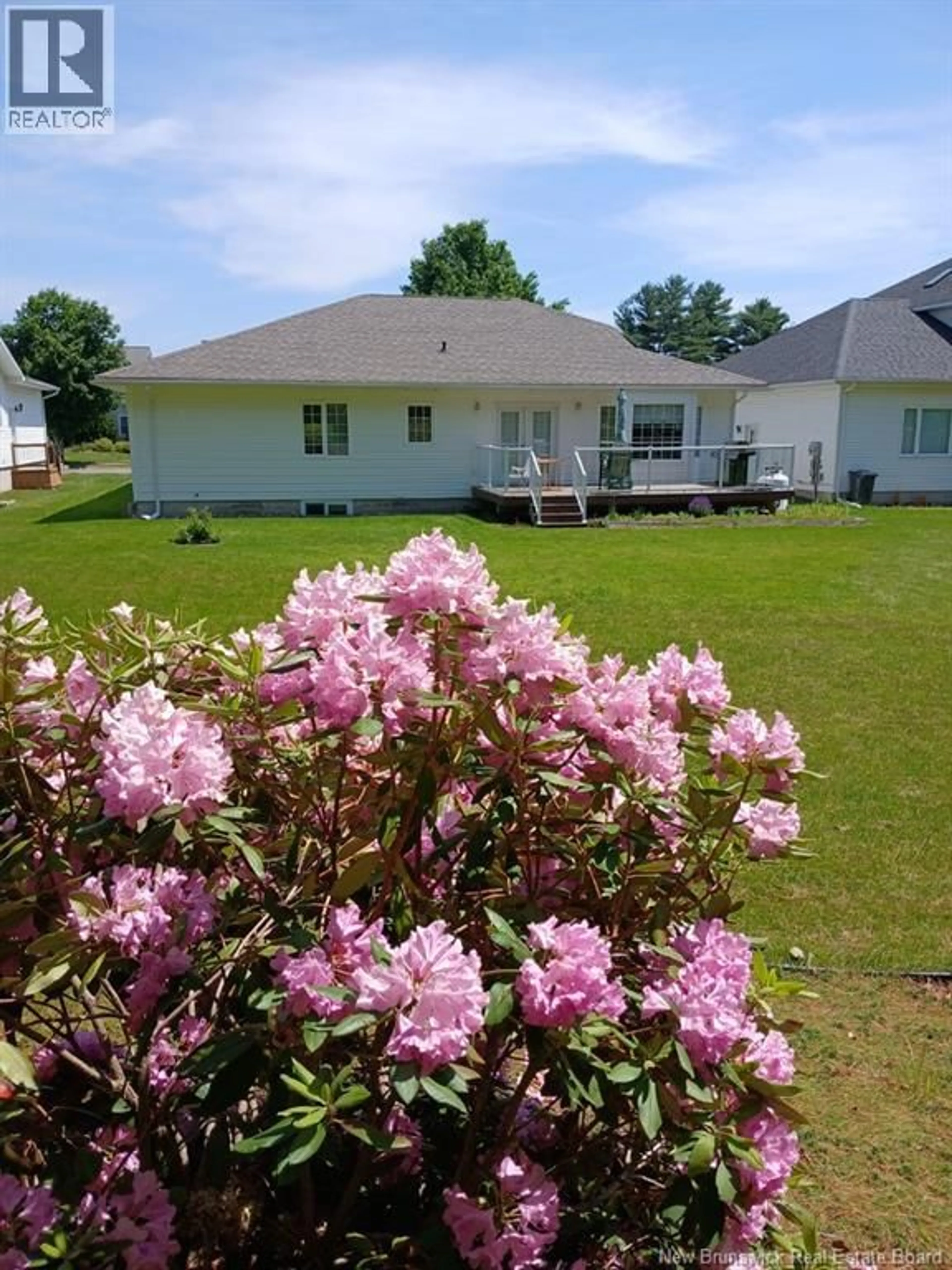 A pic from outside/outdoor area/front of a property/back of a property/a pic from drone, unknown for 32 BARBARA COURT, Fredericton New Brunswick E3B7G6