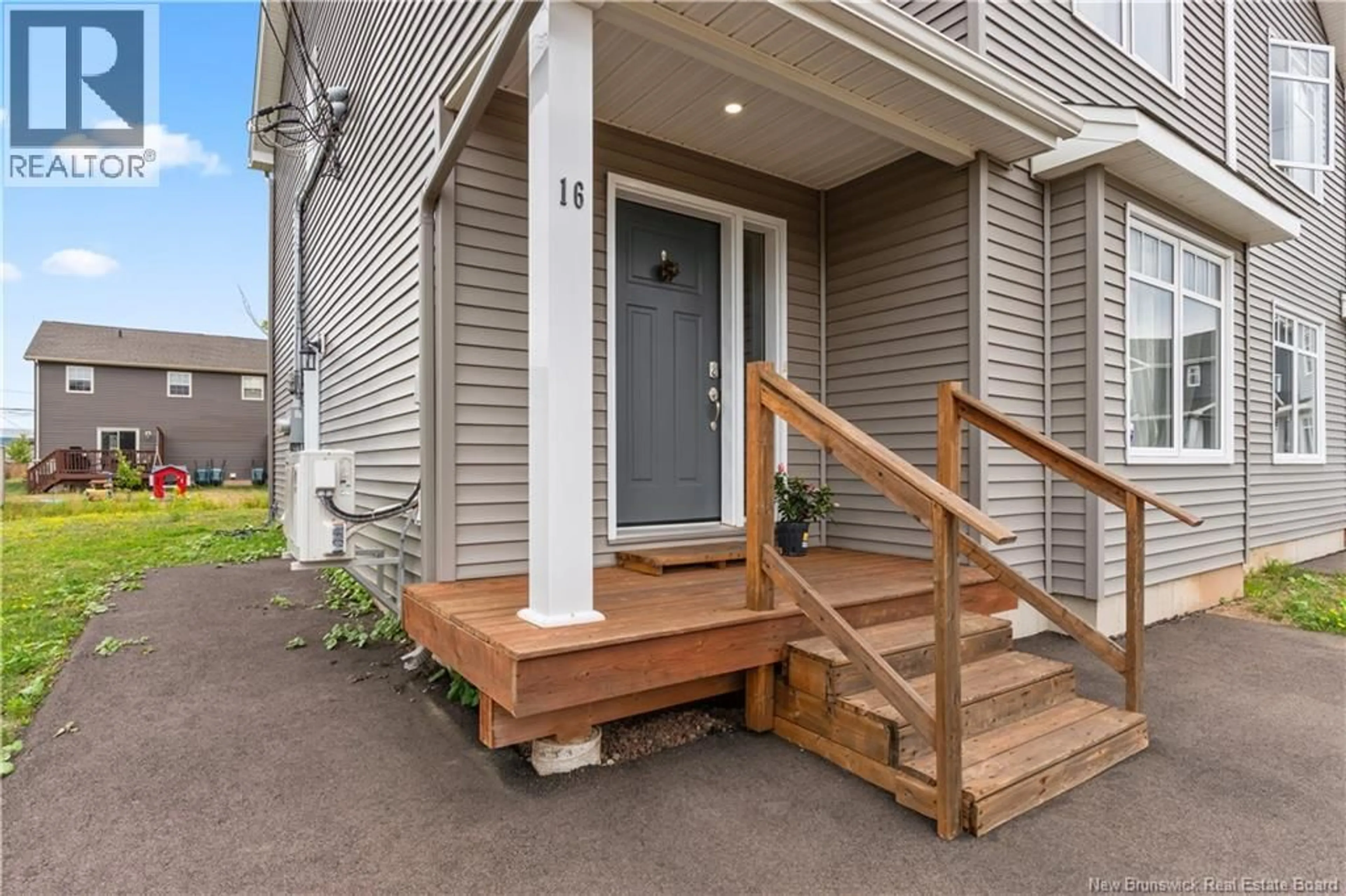 Indoor entryway for 16 BROOKLYN, Moncton New Brunswick E1A7E8