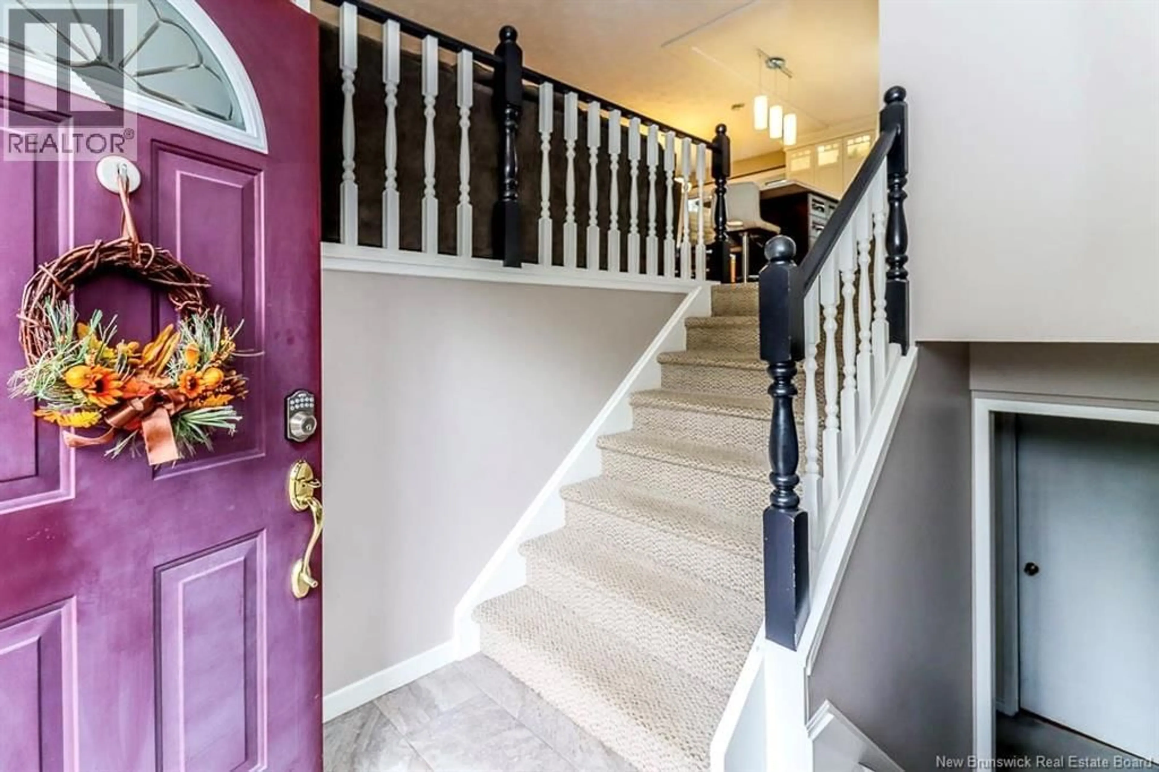 Indoor foyer for 8 PARKWOOD DRIVE, Quispamsis New Brunswick E2E1P3