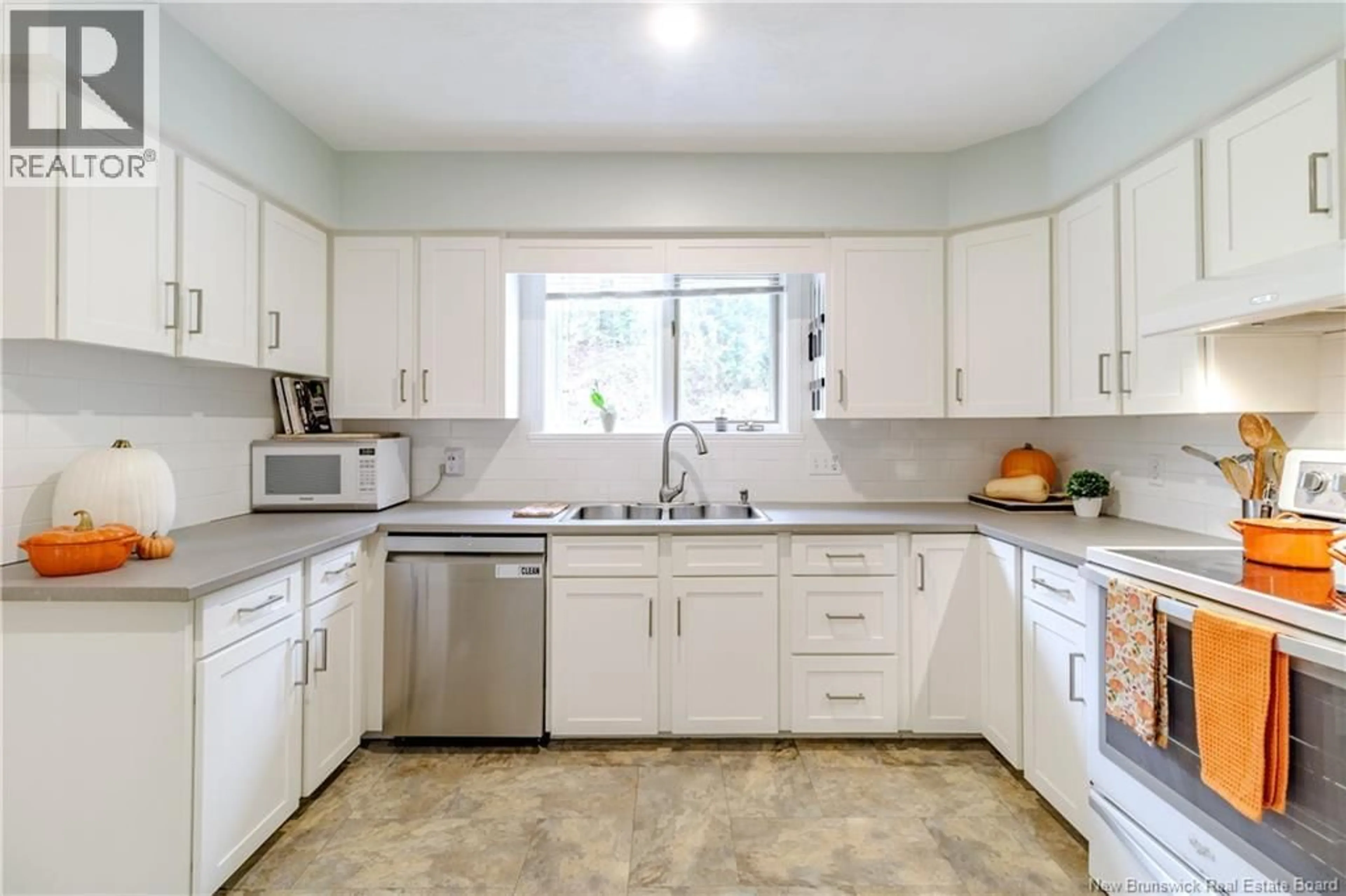 Standard kitchen, ceramic/tile floor for 27 STONEYBROOK CRESCENT, Fredericton New Brunswick E3B6Y2