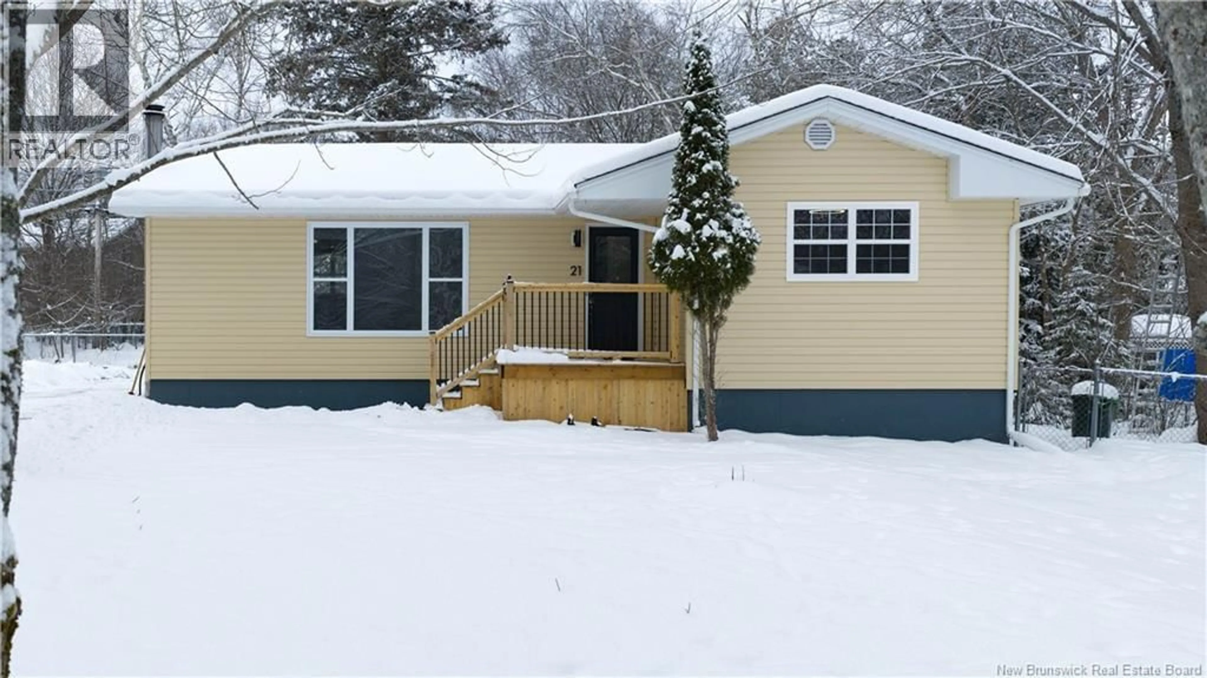 Home with vinyl exterior material, street for 21 PLEASANT STREET, Hampton New Brunswick E5N6L1