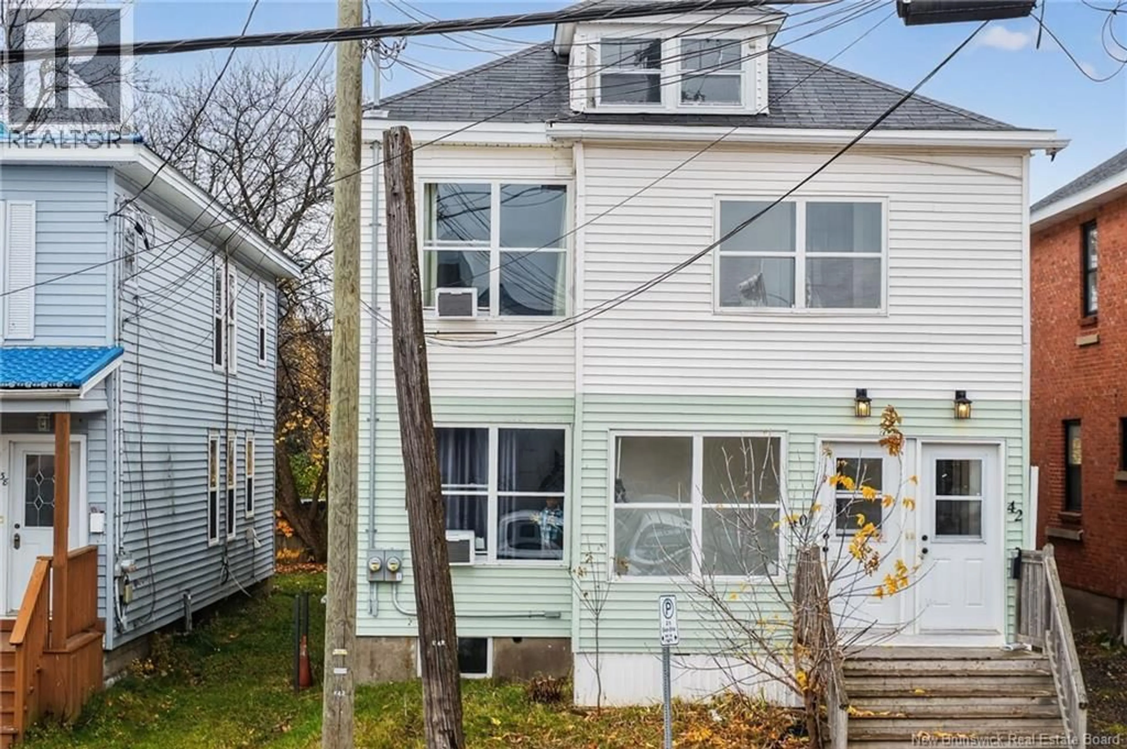 Home with vinyl exterior material, street for 40-42 HARRIS, Moncton New Brunswick E1C4N6