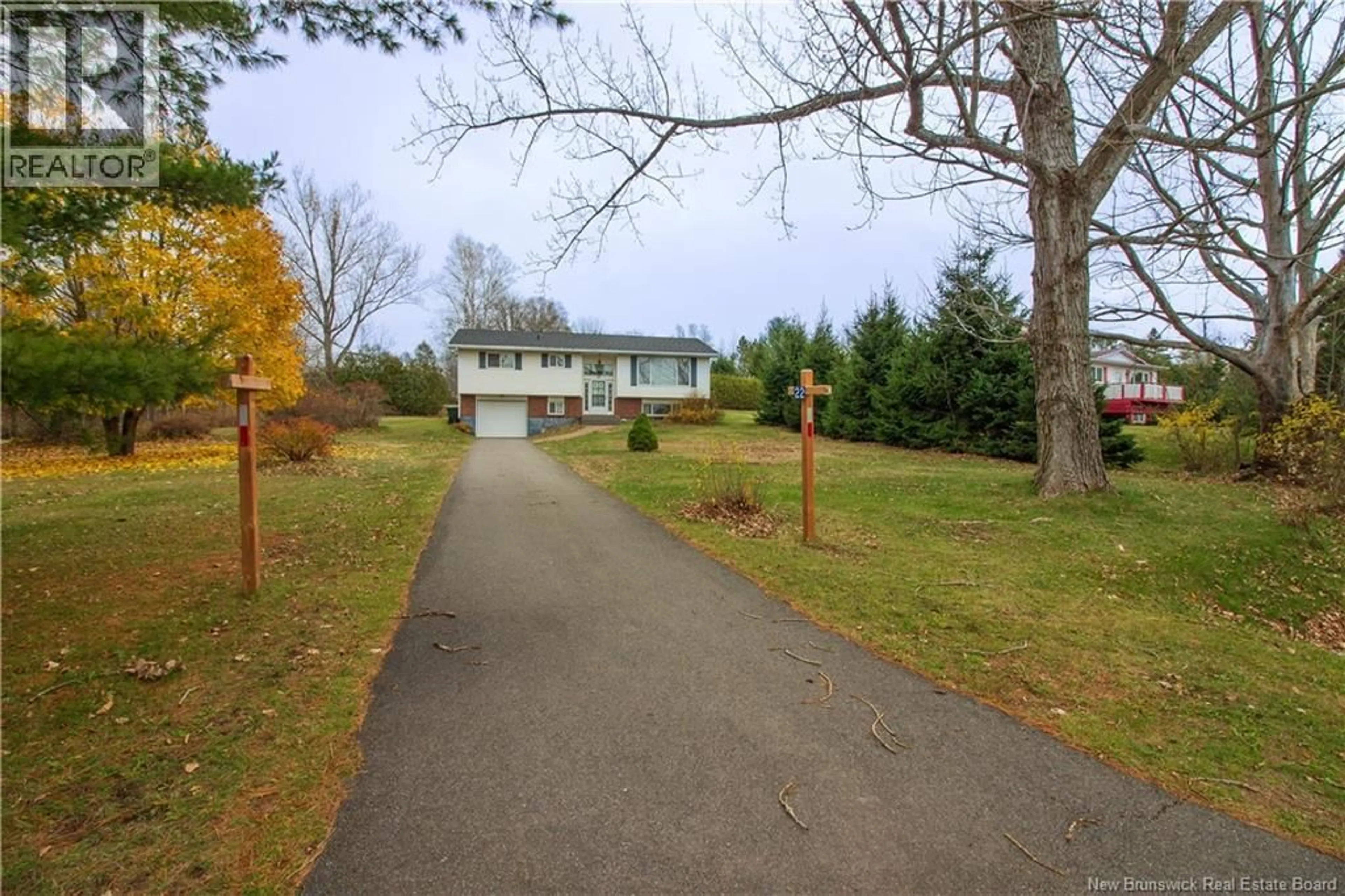 Indoor foyer for 22 MAPLETON, Hampton New Brunswick E5N5E8