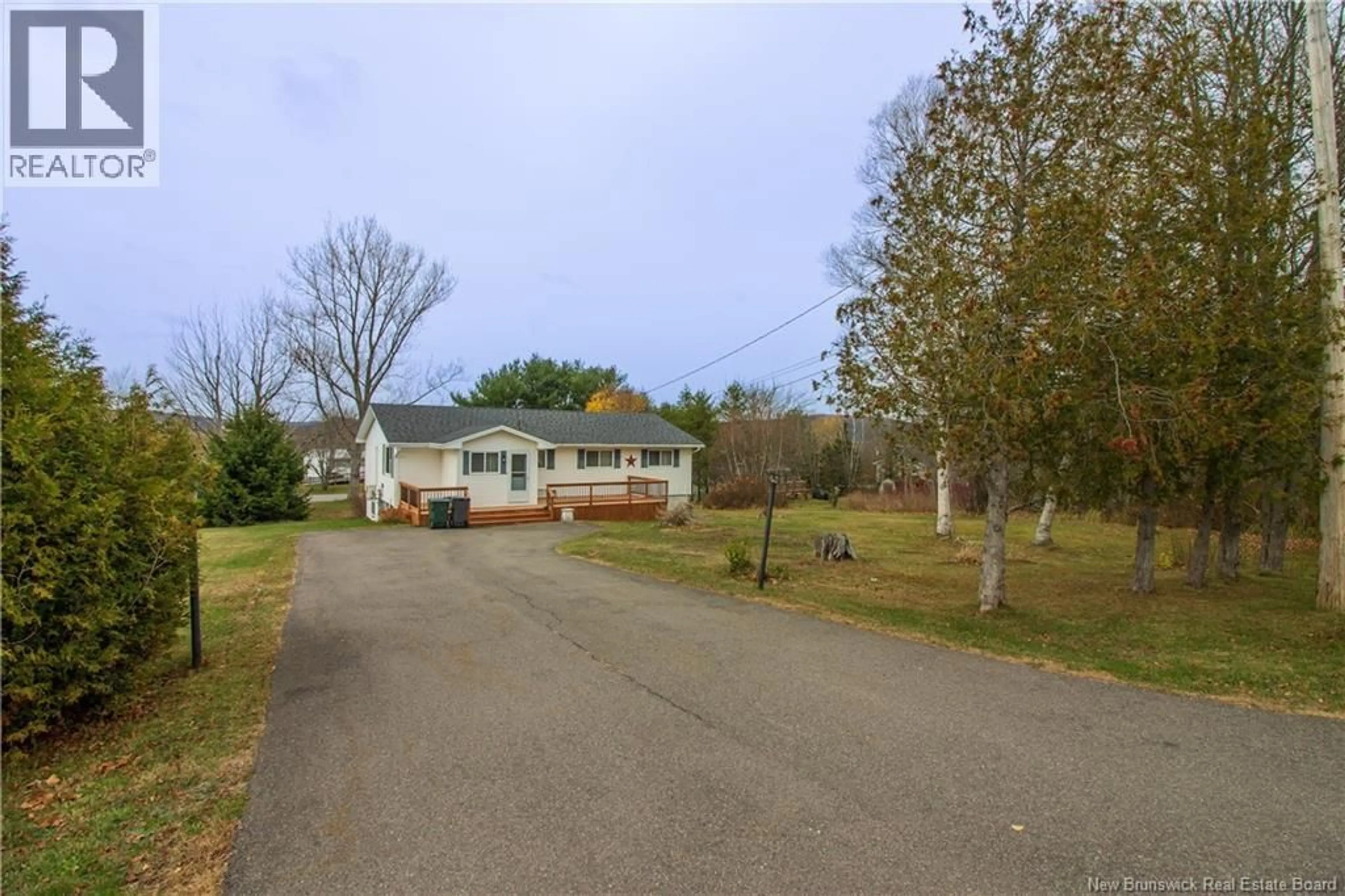 A pic from outside/outdoor area/front of a property/back of a property/a pic from drone, street for 22 MAPLETON, Hampton New Brunswick E5N5E8