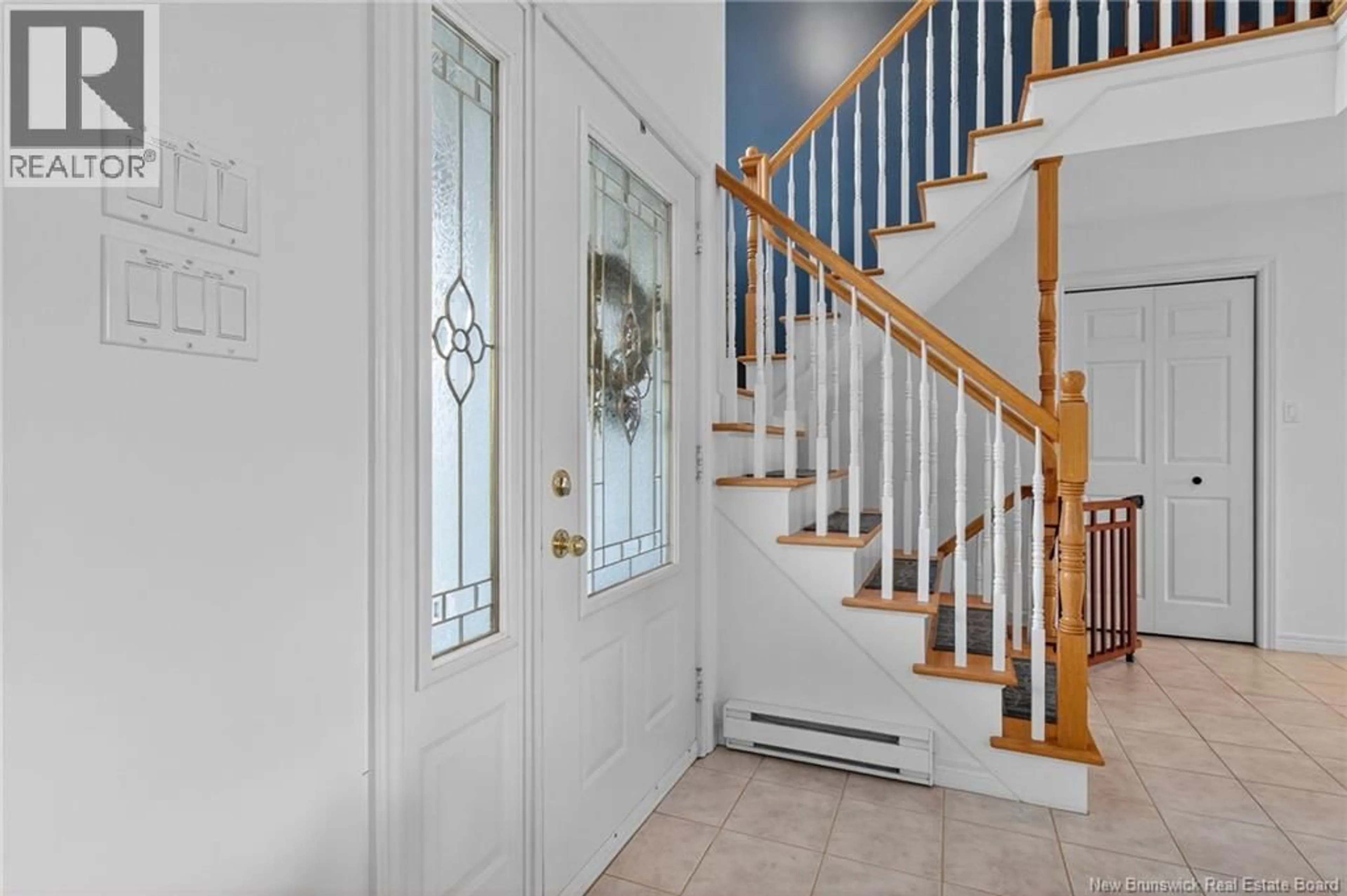 Indoor foyer for 162 TWIN OAKS DR, Moncton New Brunswick E1G4W4