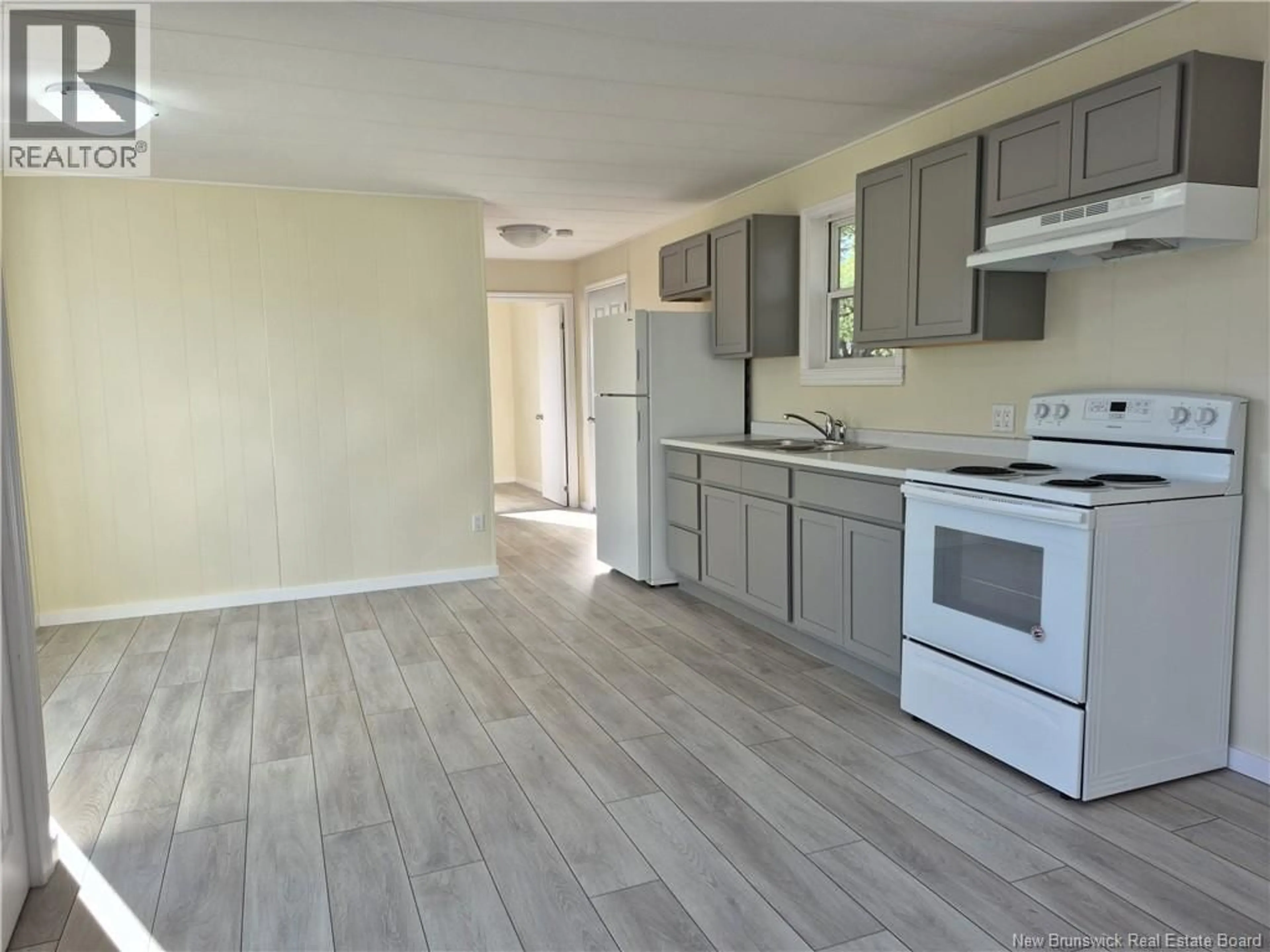 Standard kitchen, wood/laminate floor for 23 CURRIE CRESCENT, Waasis New Brunswick E3B7H3