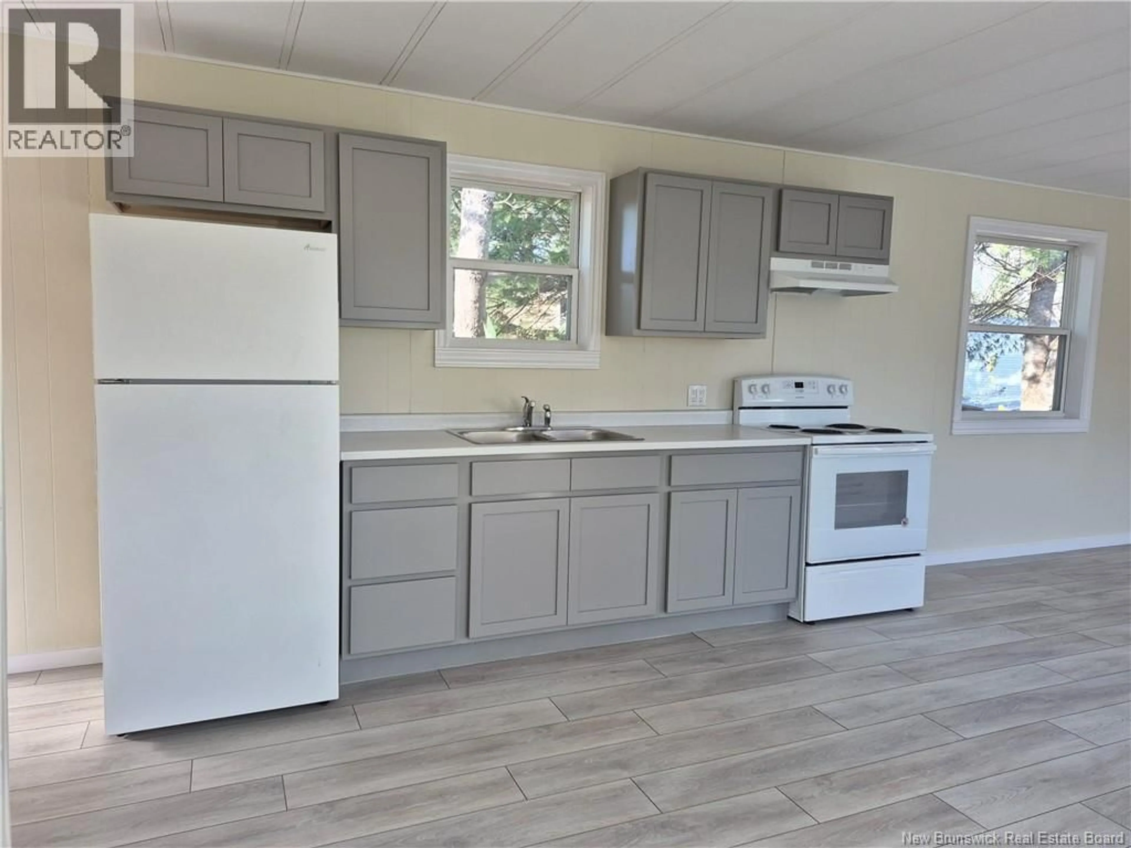 Standard kitchen, unknown for 23 CURRIE CRESCENT, Waasis New Brunswick E3B7H3