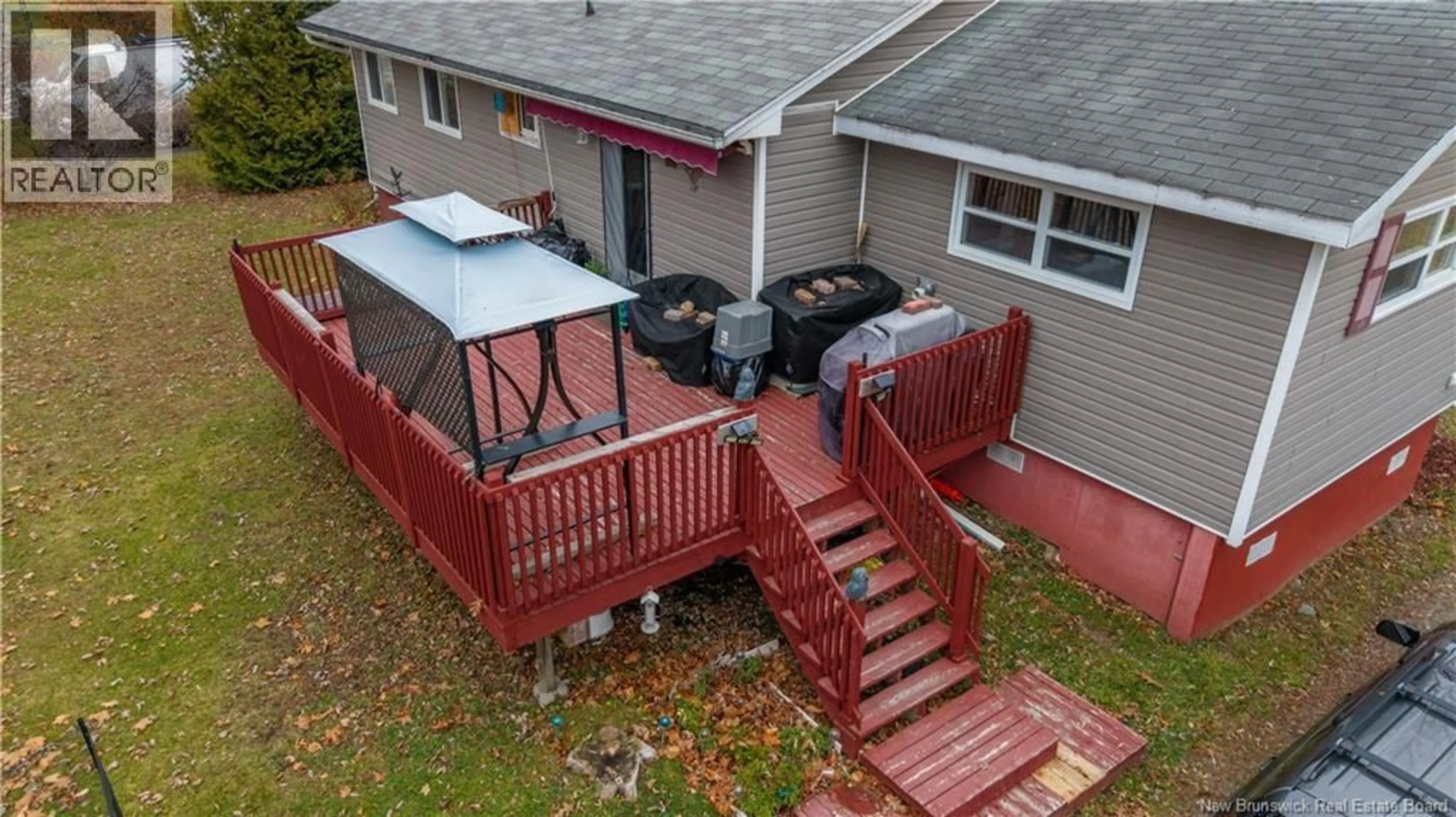 A pic from outside/outdoor area/front of a property/back of a property/a pic from drone, unknown for 18 SCHOOL STREET, St. Stephen New Brunswick E3L2N6