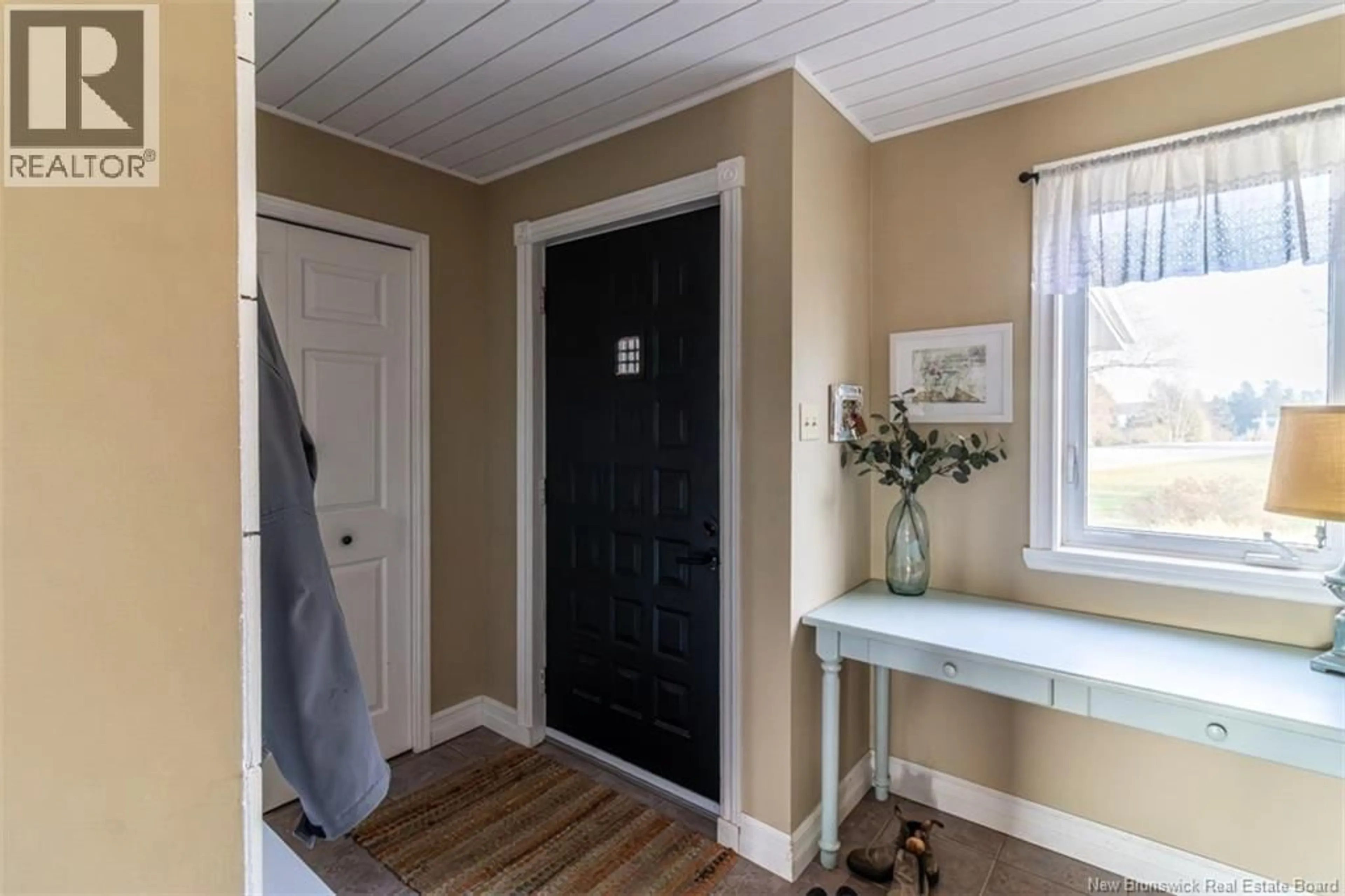 Indoor entryway for 151 NECK ROAD, Quispamsis New Brunswick E2G1K9