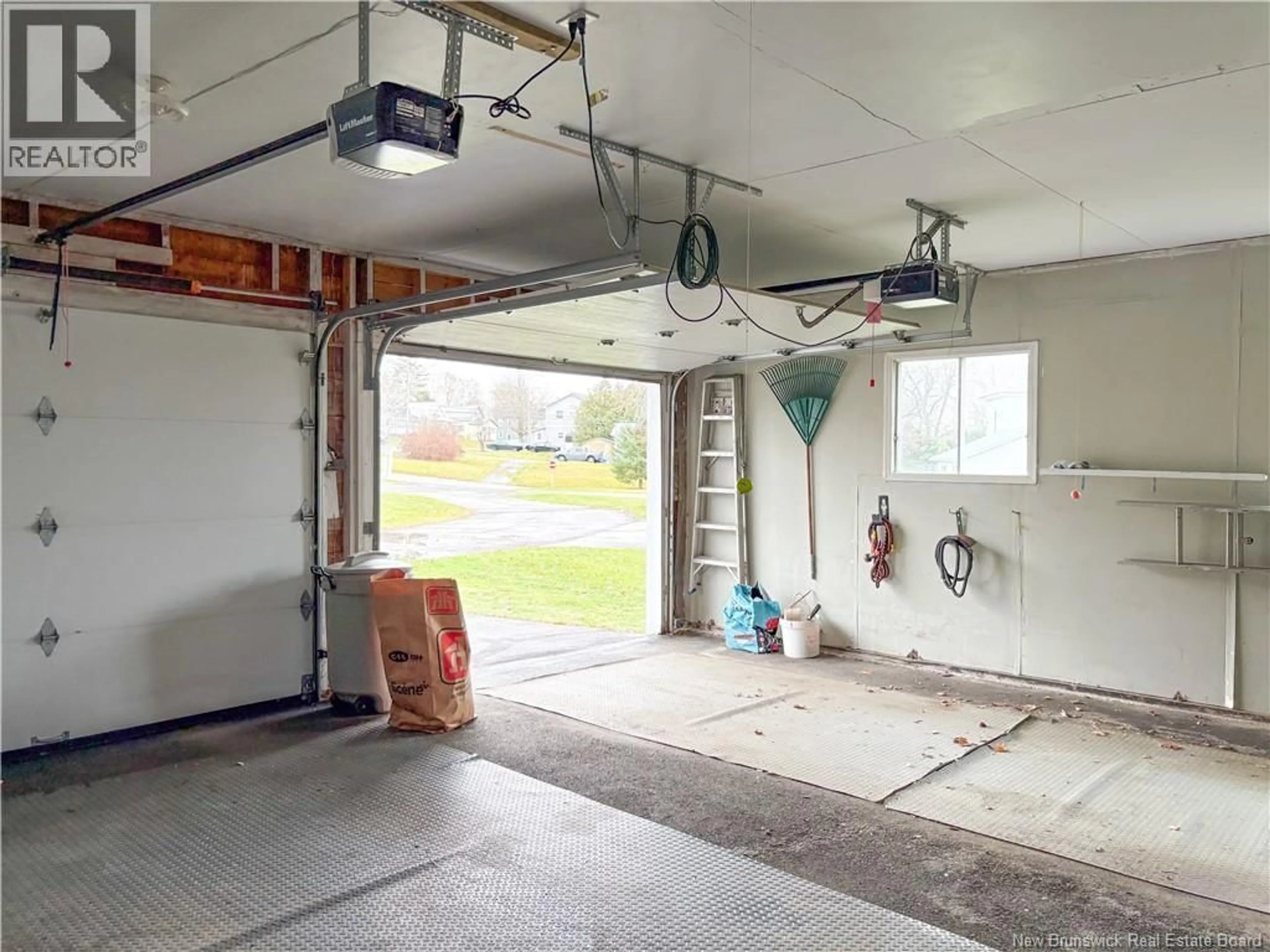 Indoor garage for 9 CRESCENT GARDENS, Hartland New Brunswick E7P1L9