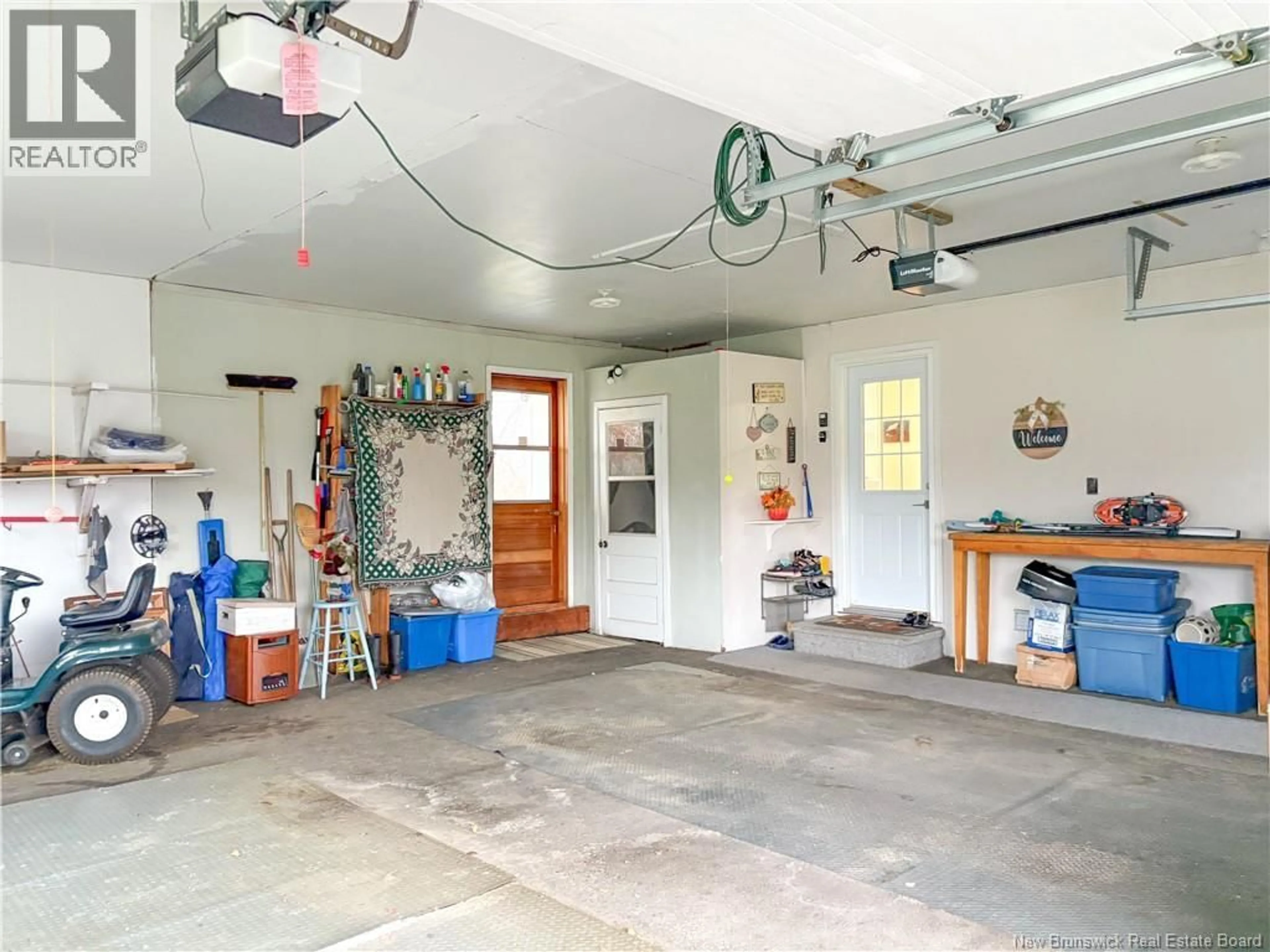 Indoor garage for 9 CRESCENT GARDENS, Hartland New Brunswick E7P1L9