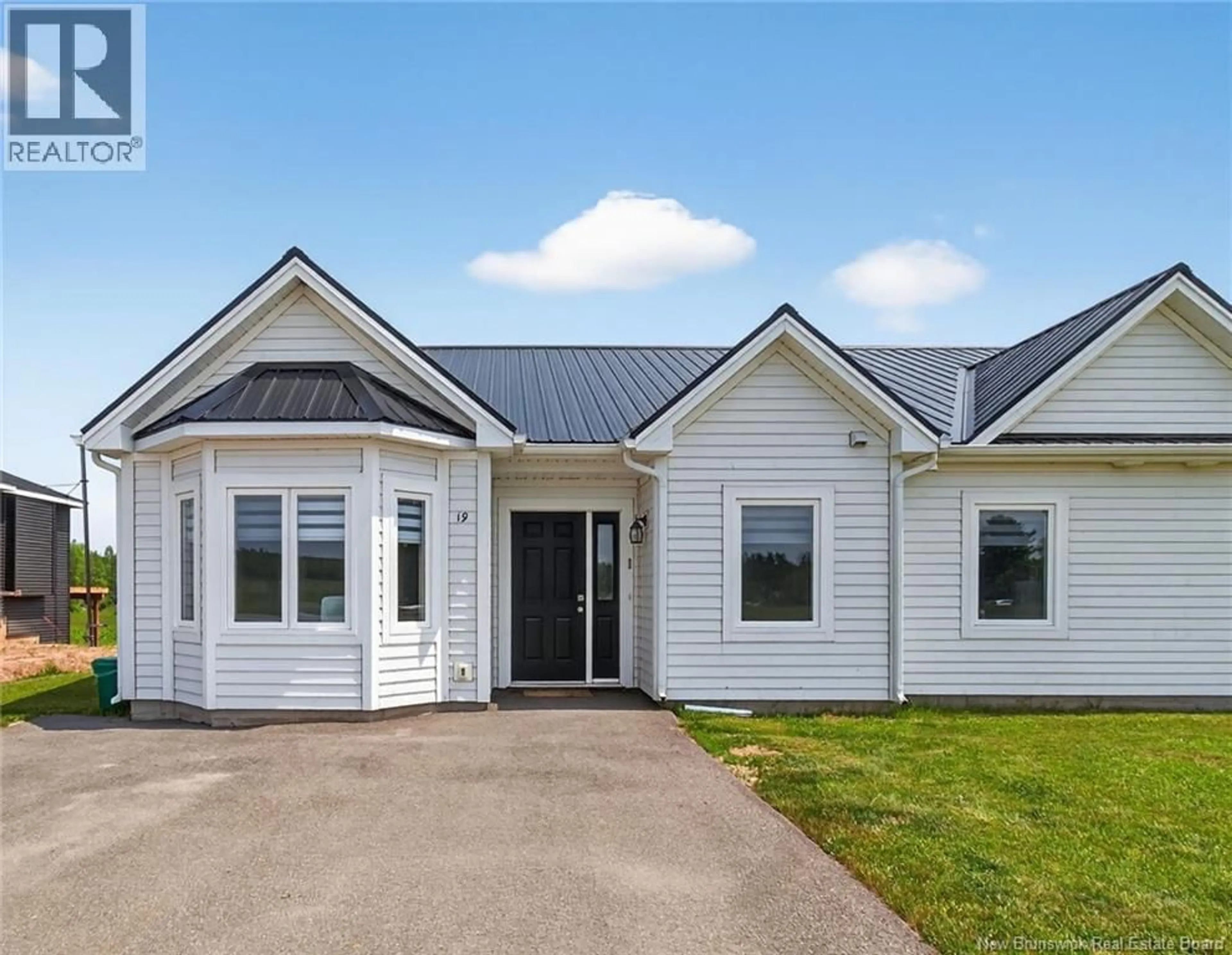 Home with vinyl exterior material, building for 19 BRAAM CRESCENT, Hillsborough New Brunswick E4H0B6