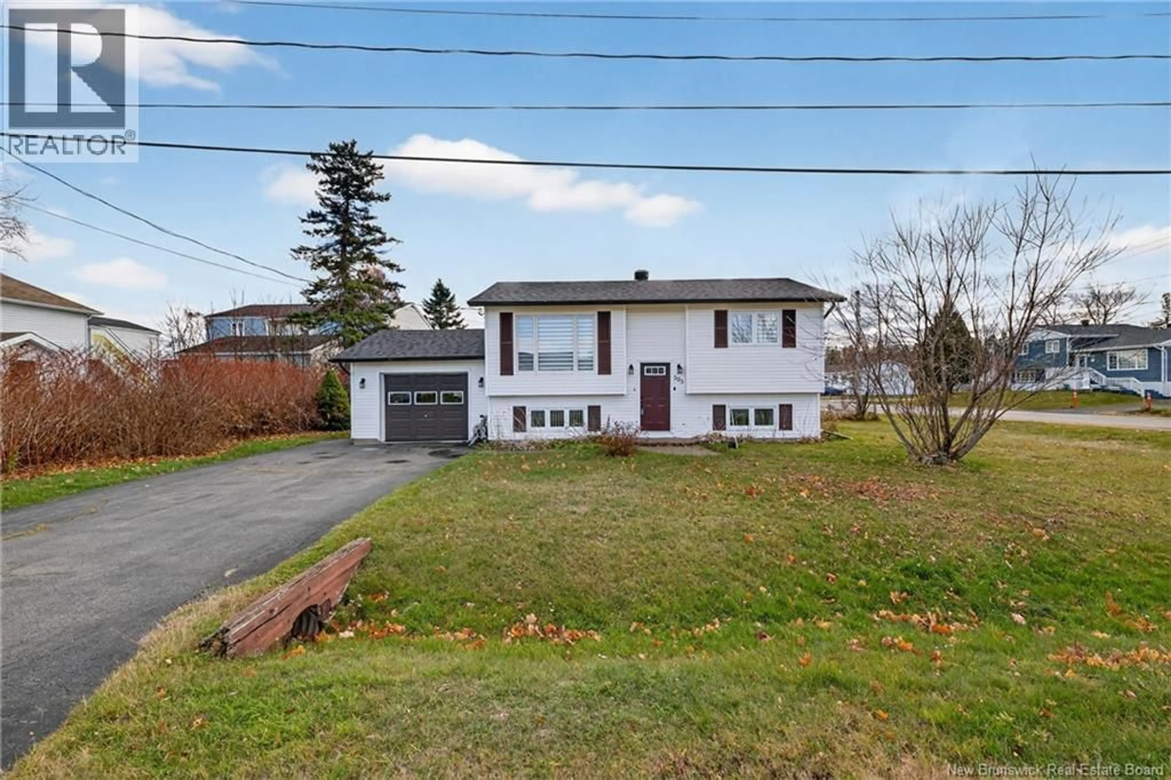 A pic from outside/outdoor area/front of a property/back of a property/a pic from drone, street for 595 ST SIMON, Bathurst New Brunswick E2A3L7